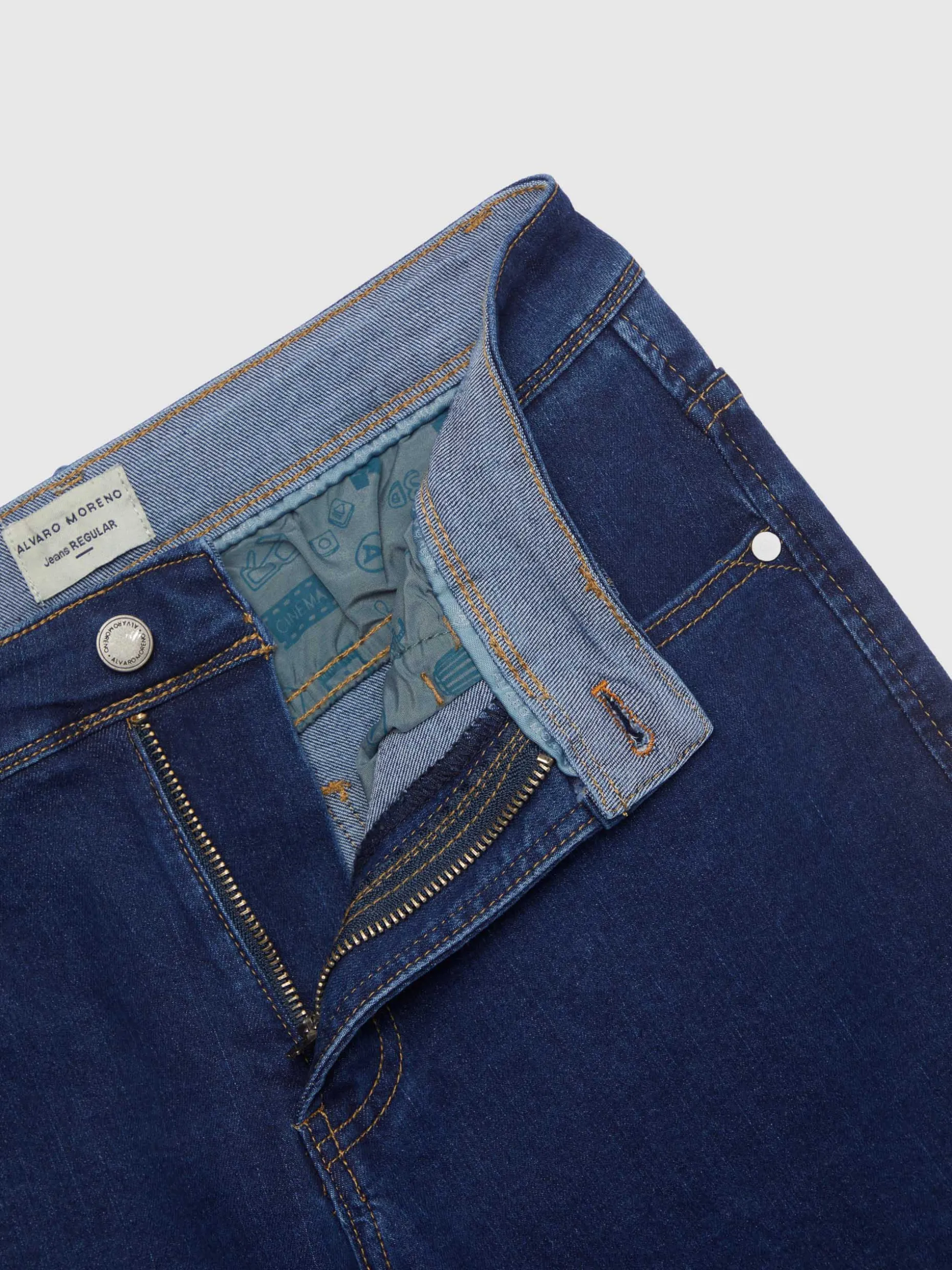 Jeans Iconici Taglio Regolare - Comfort Senza Tempo | Collezione Esclusiva Alvaro Moreno