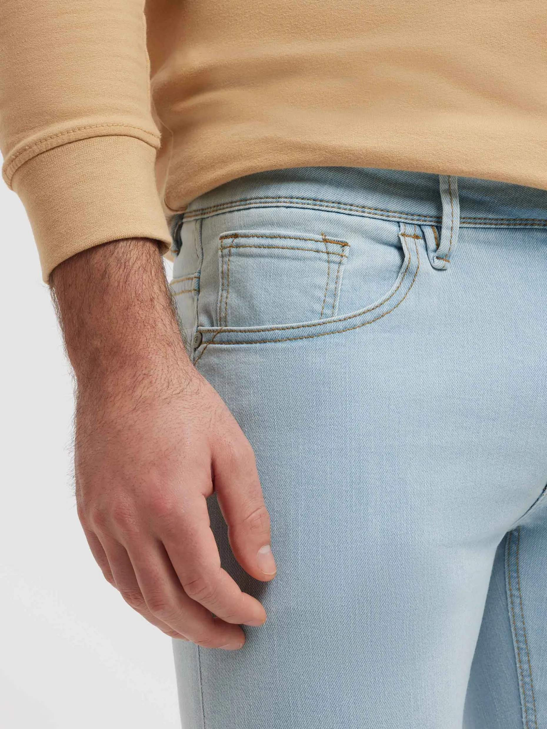 Jeans Regular Fit Alvaro Moreno - Modello Classico a Prezzo Economico, Conforto Garantito e Stile Senza Tempo.