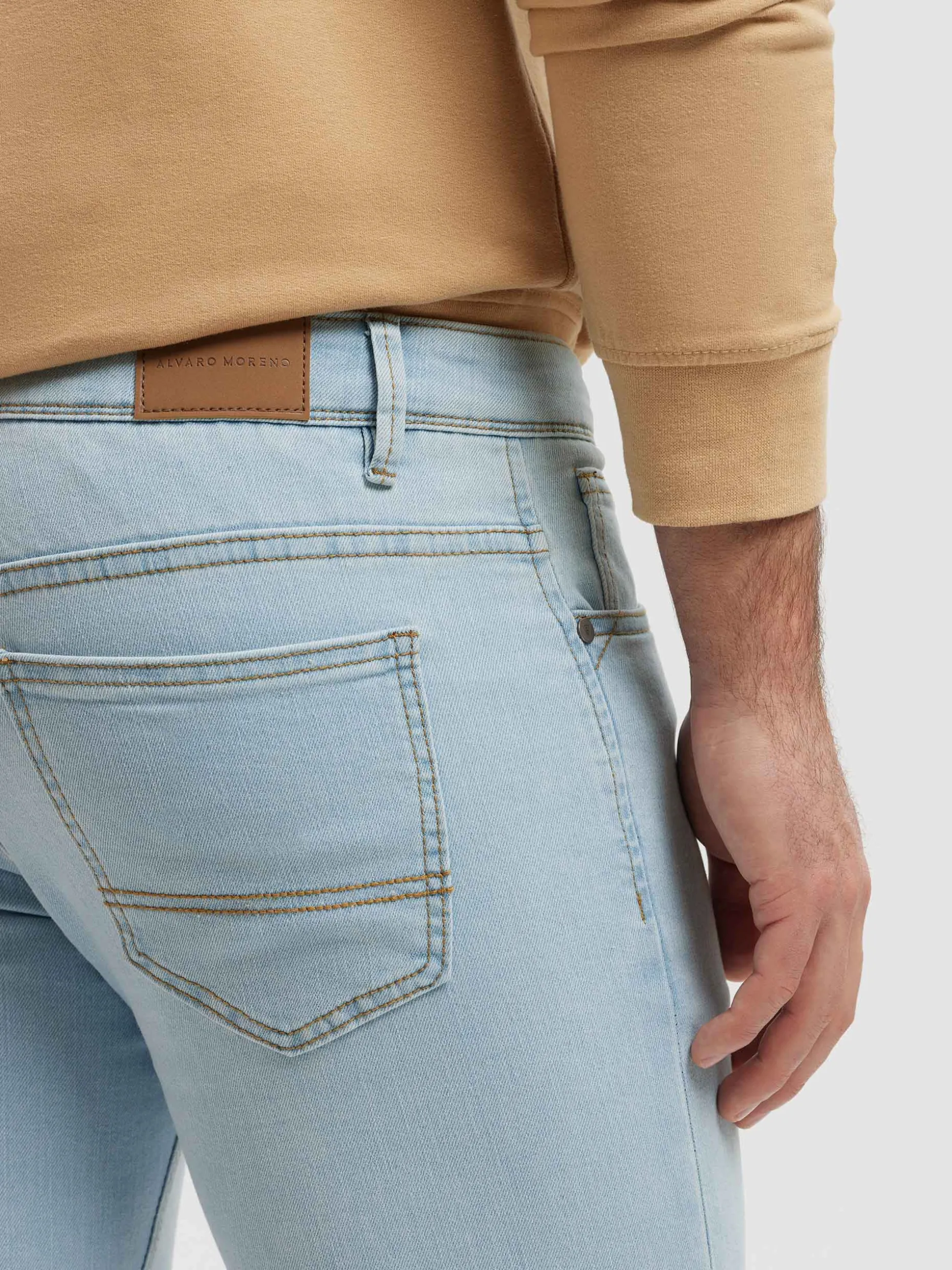 Jeans Regular Fit Alvaro Moreno - Modello Classico a Prezzo Economico, Conforto Garantito e Stile Senza Tempo.