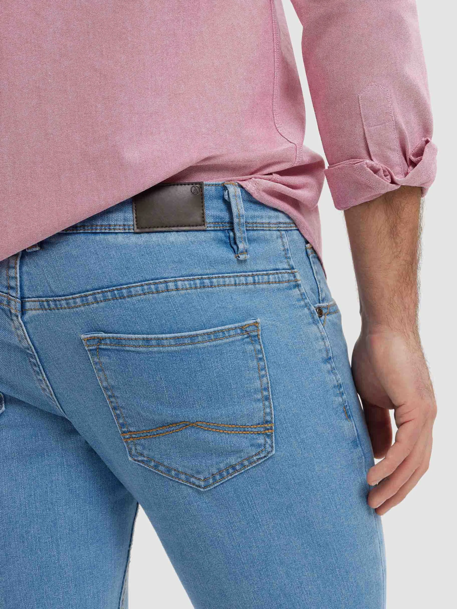 Jeans Slim Essential in Denim Elasticizzato - Taglio Moderno e Comodo da Alvaro Moreno