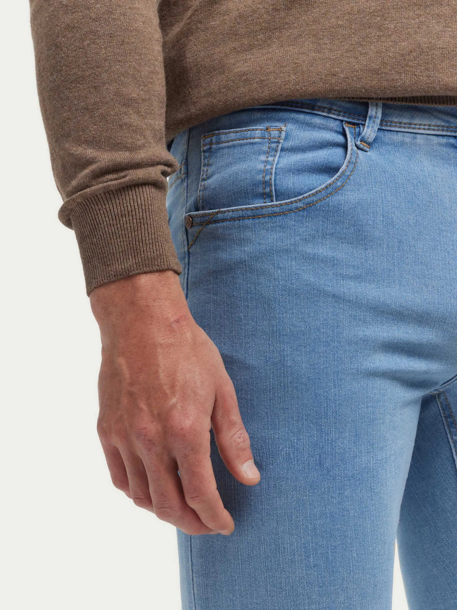Jeans Aderenti Moderni - Taglio Perfetto 
Collezione Esclusiva Di Alvaro Moreno