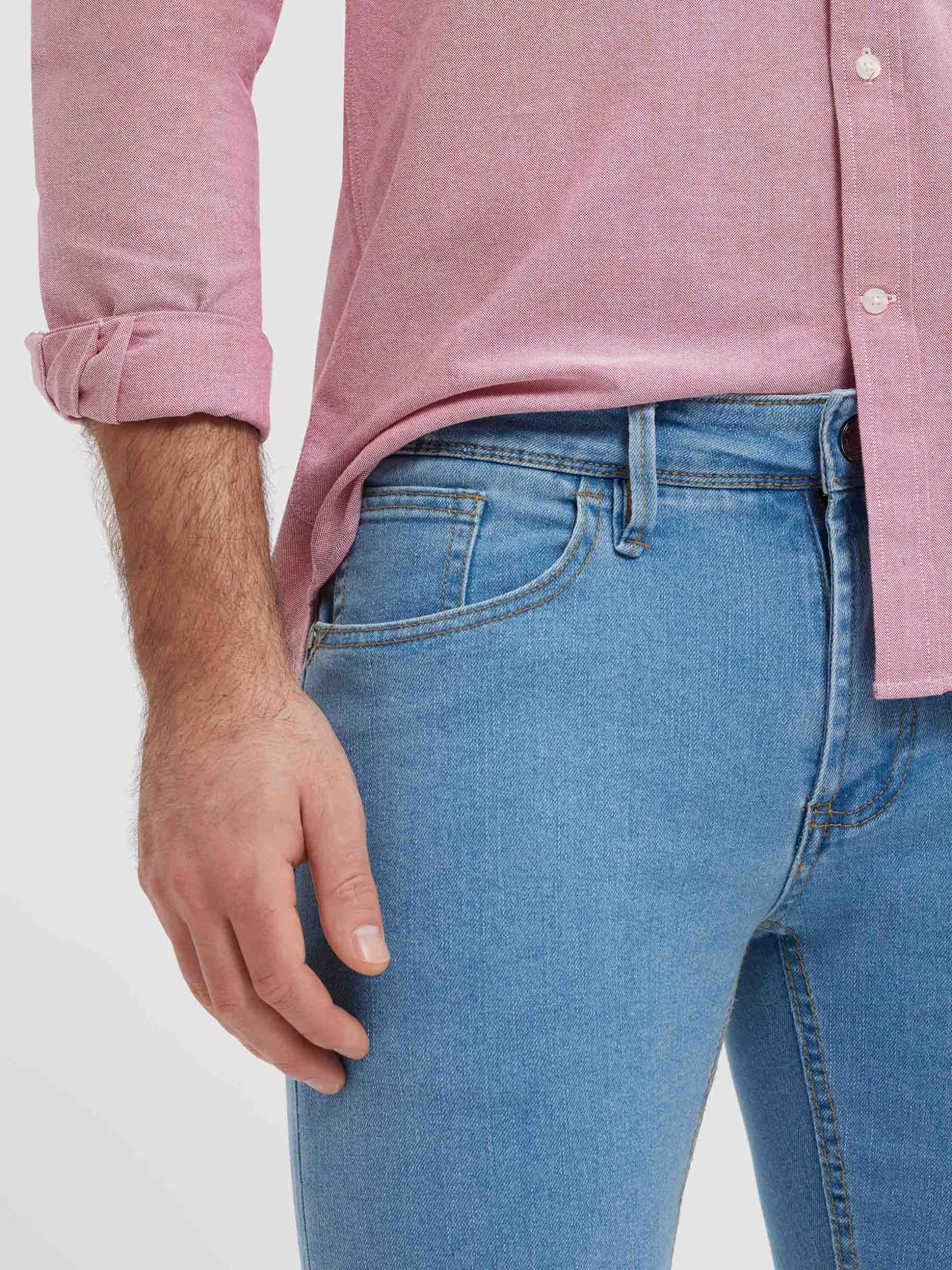Jeans Slim Essential in Denim Elasticizzato - Taglio Moderno e Comodo da Alvaro Moreno