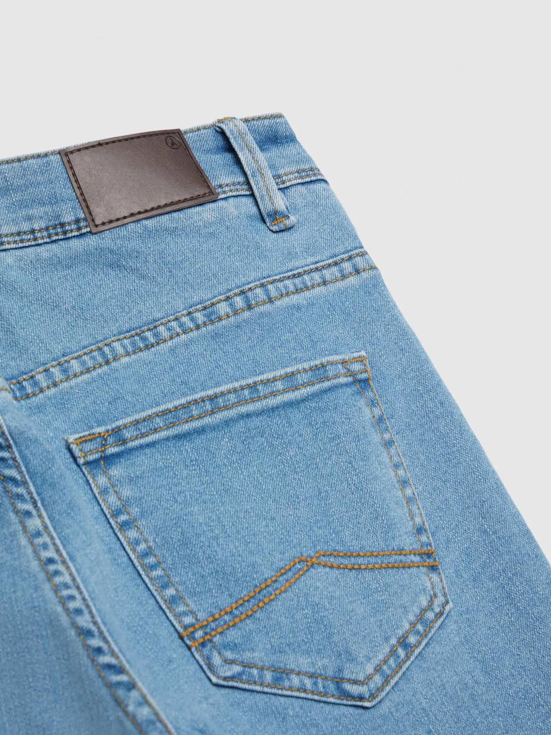 Jeans Slim Essential in Denim Elasticizzato - Taglio Moderno e Comodo da Alvaro Moreno