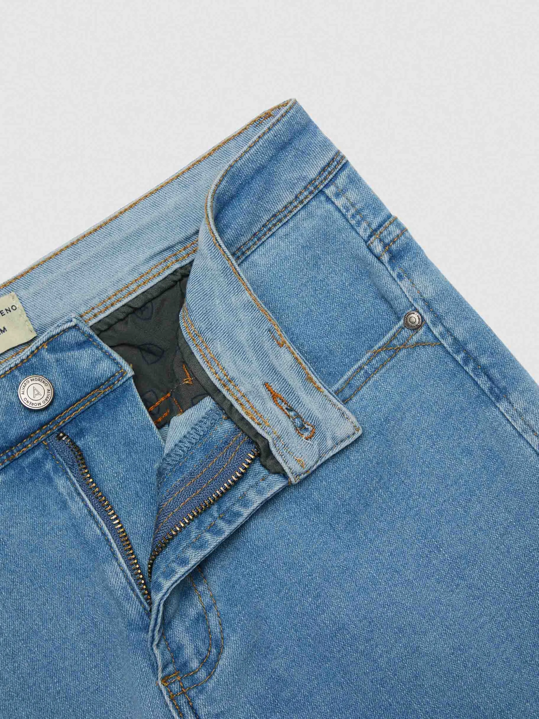 Jeans Slim Essential in Denim Elasticizzato - Taglio Moderno e Comodo da Alvaro Moreno