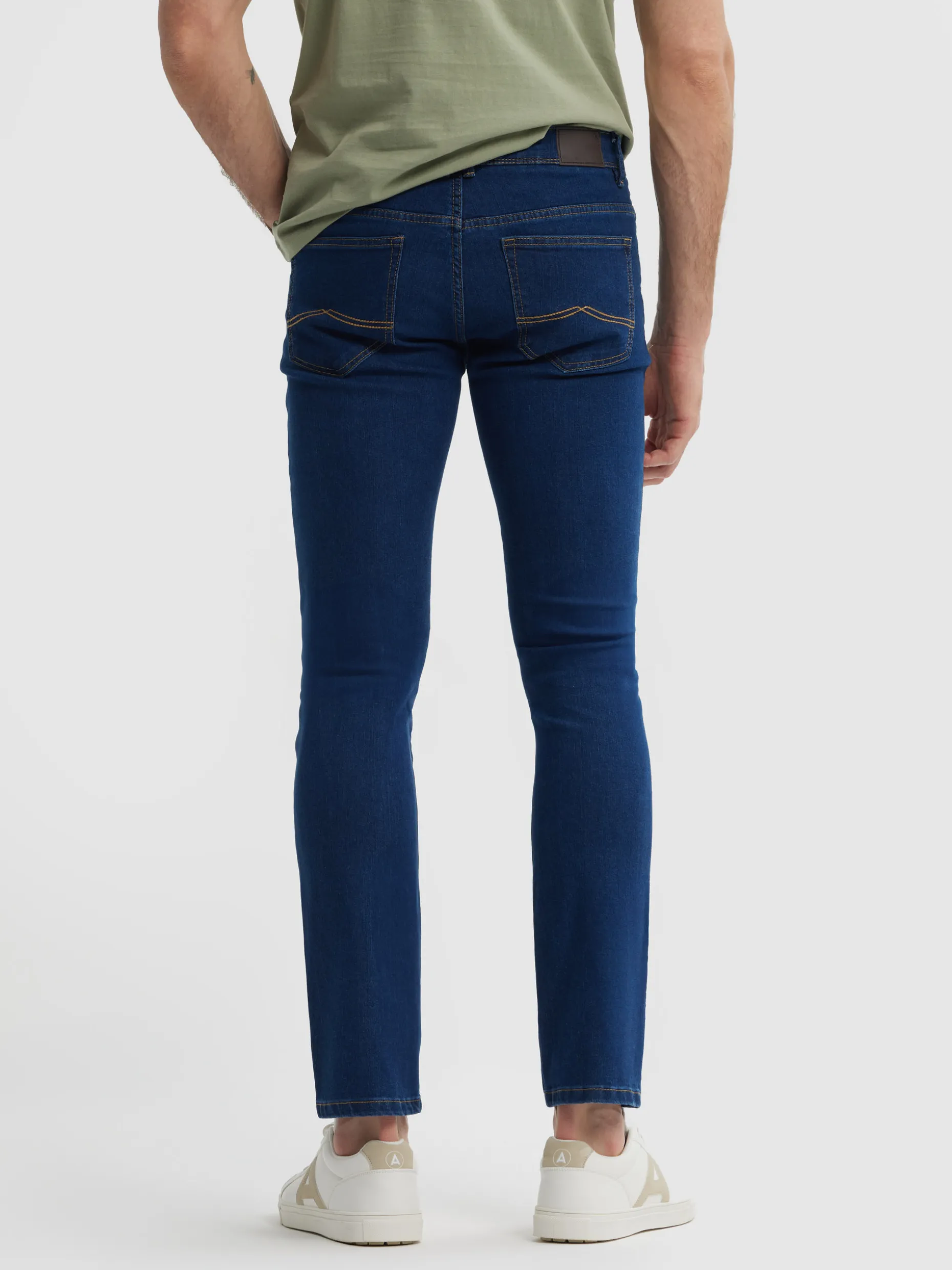 Alvaro Moreno: Jeans Slim Confortevili in Tessuto Denim - Ultimi Pezzi a Prezzi Speciali