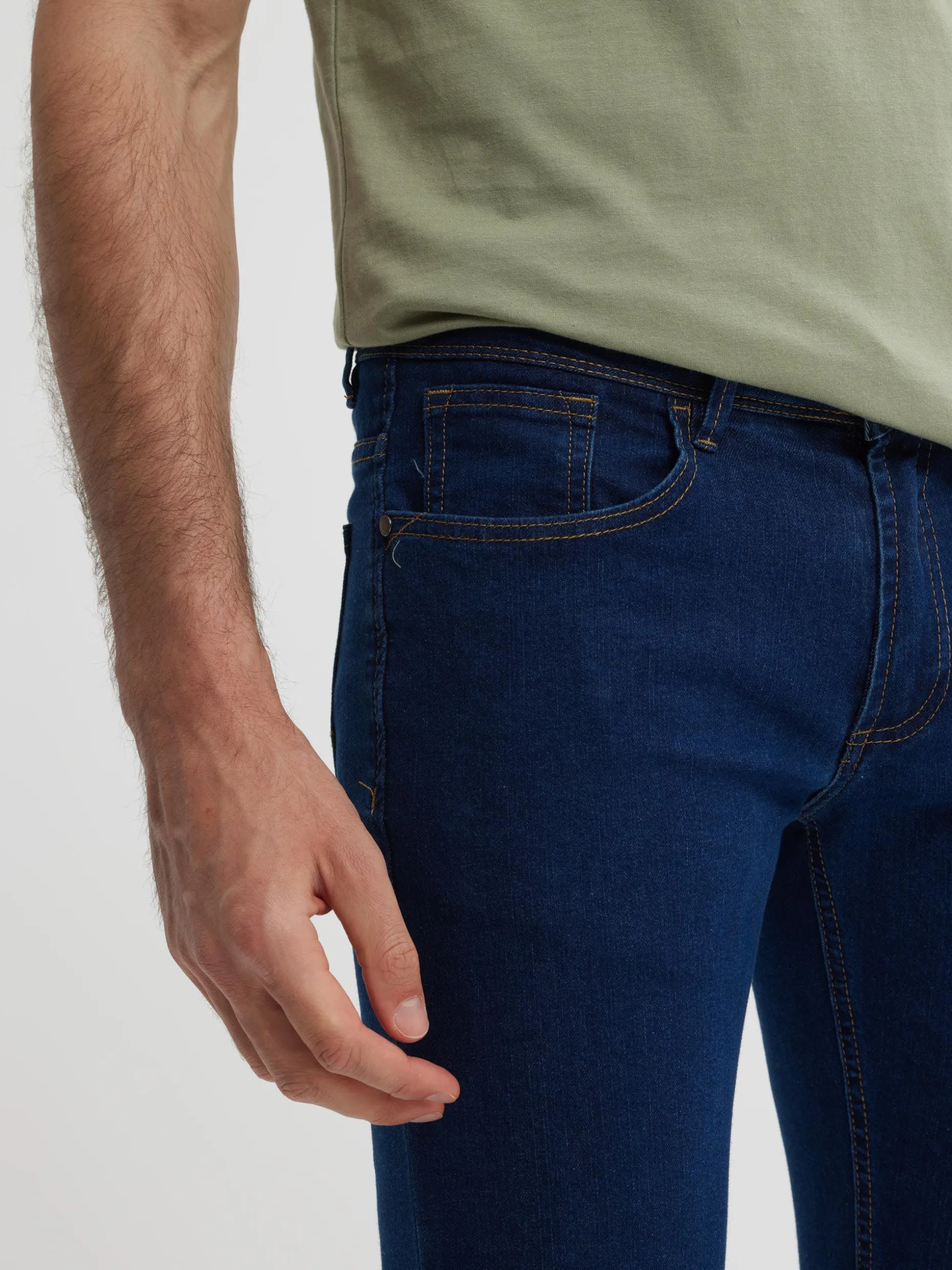 Alvaro Moreno: Jeans Slim Confortevili in Tessuto Denim - Ultimi Pezzi a Prezzi Speciali