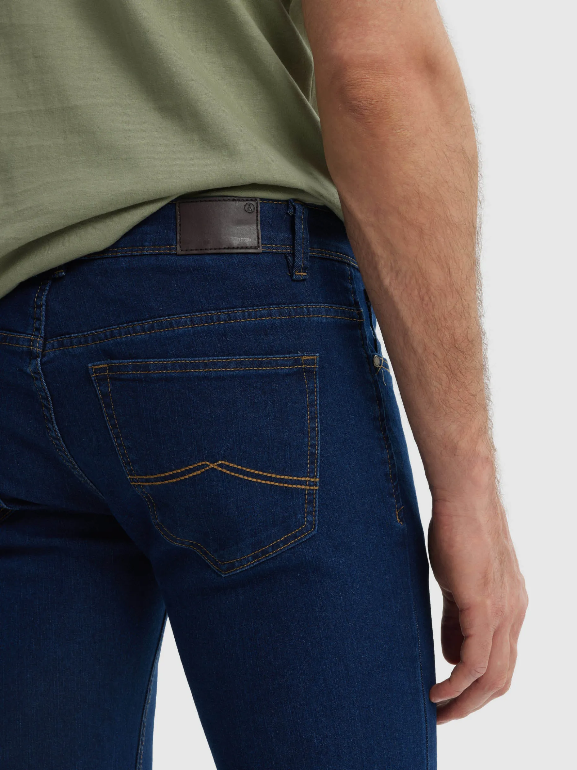 Alvaro Moreno: Jeans Slim Confortevili in Tessuto Denim - Ultimi Pezzi a Prezzi Speciali