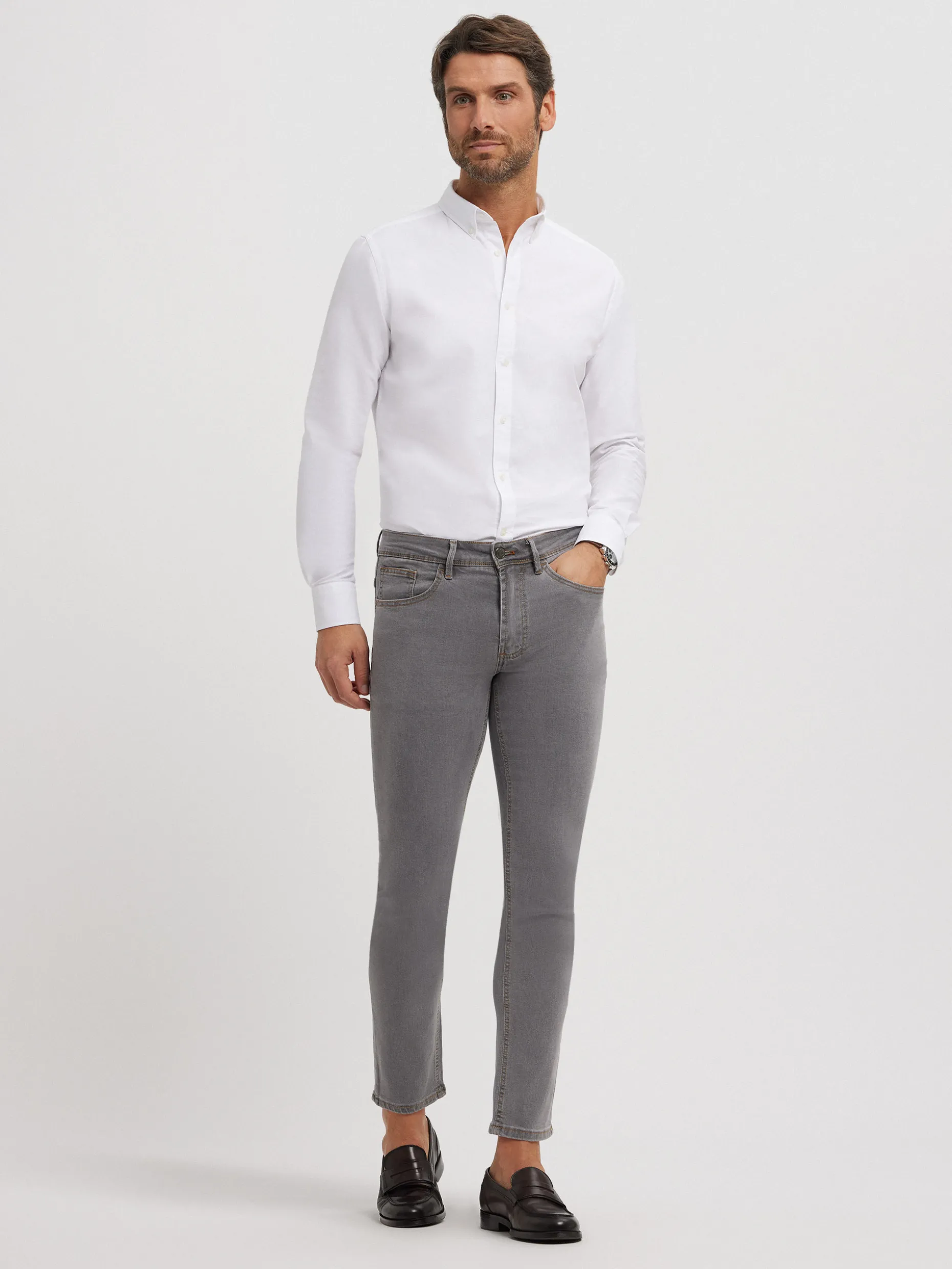 Jeans Slim Aderenti Essenziali - Collezione Premium di Alvaro Moreno