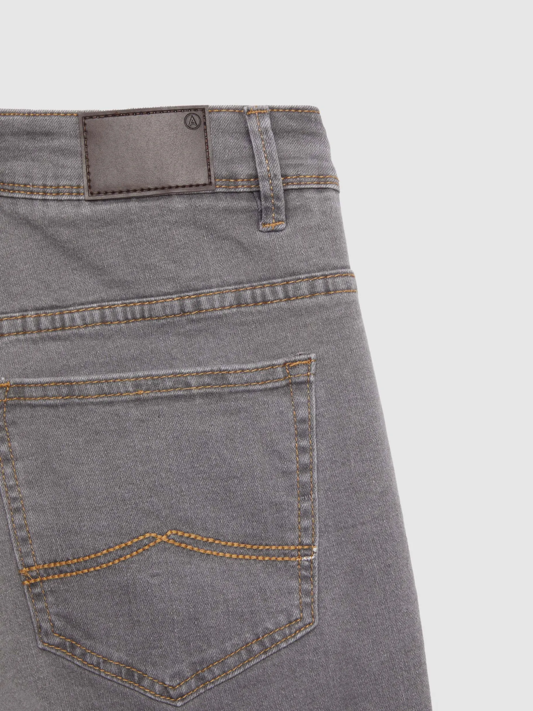 Jeans Slim Aderenti Essenziali - Collezione Premium di Alvaro Moreno