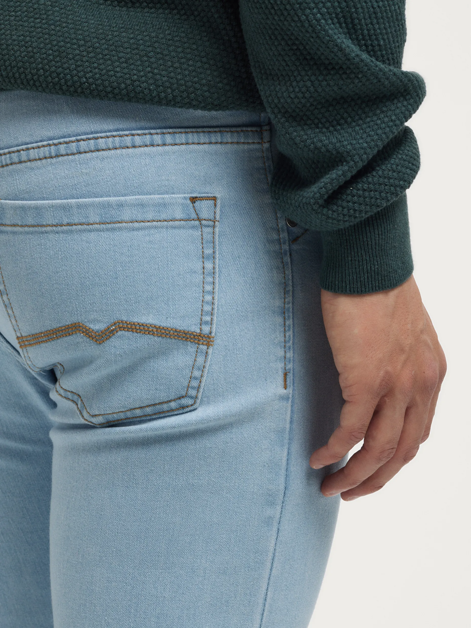 Jeans Ultra Stretti Firmati Alvaro Moreno - Taglio Moderno e Confezione Premium per Look Contemporaneo
