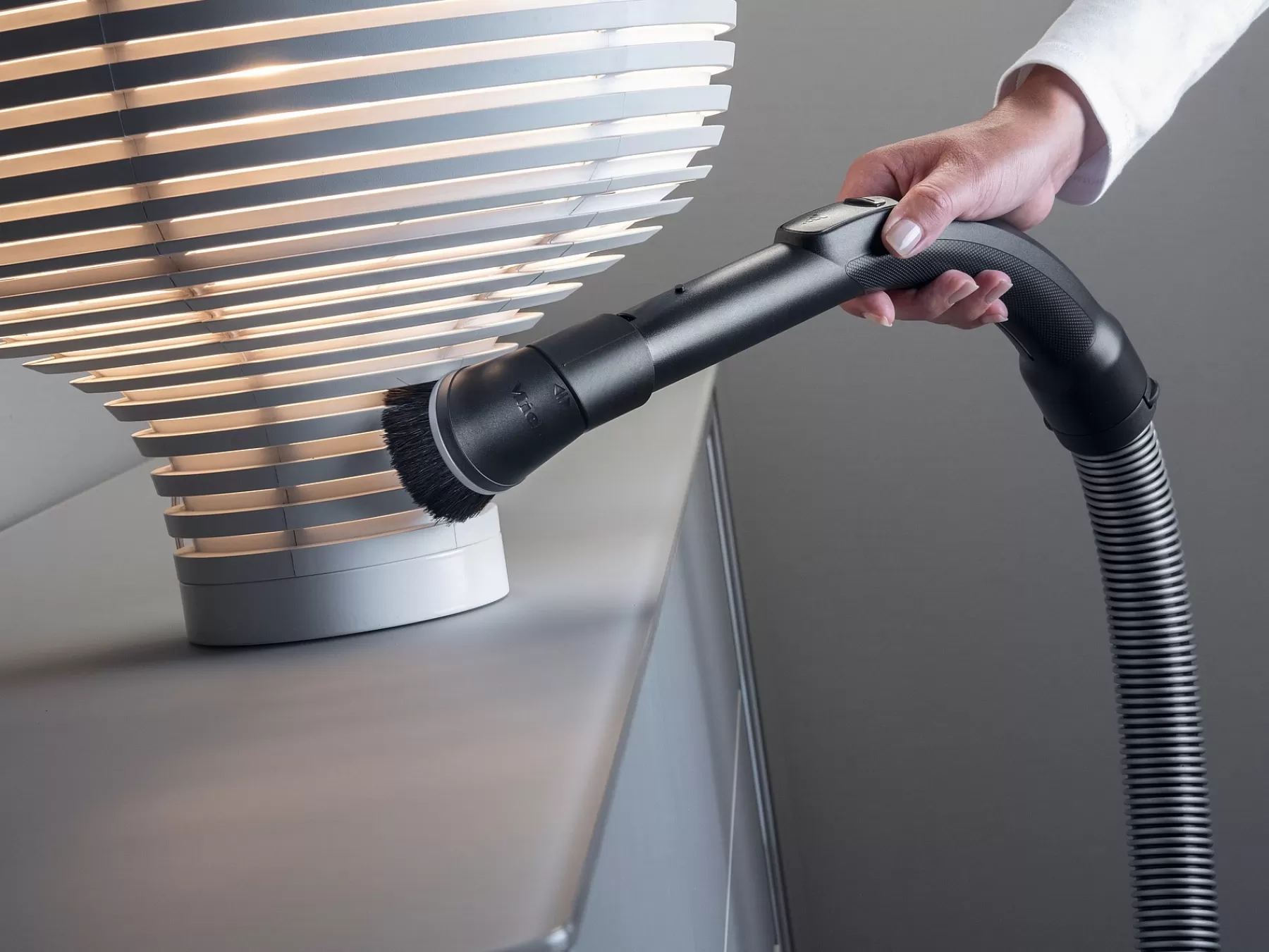 Spazzola Multiuso Miele con Snodo Orientabile - Accessorio Completo per Pulizia Senza Sforzo