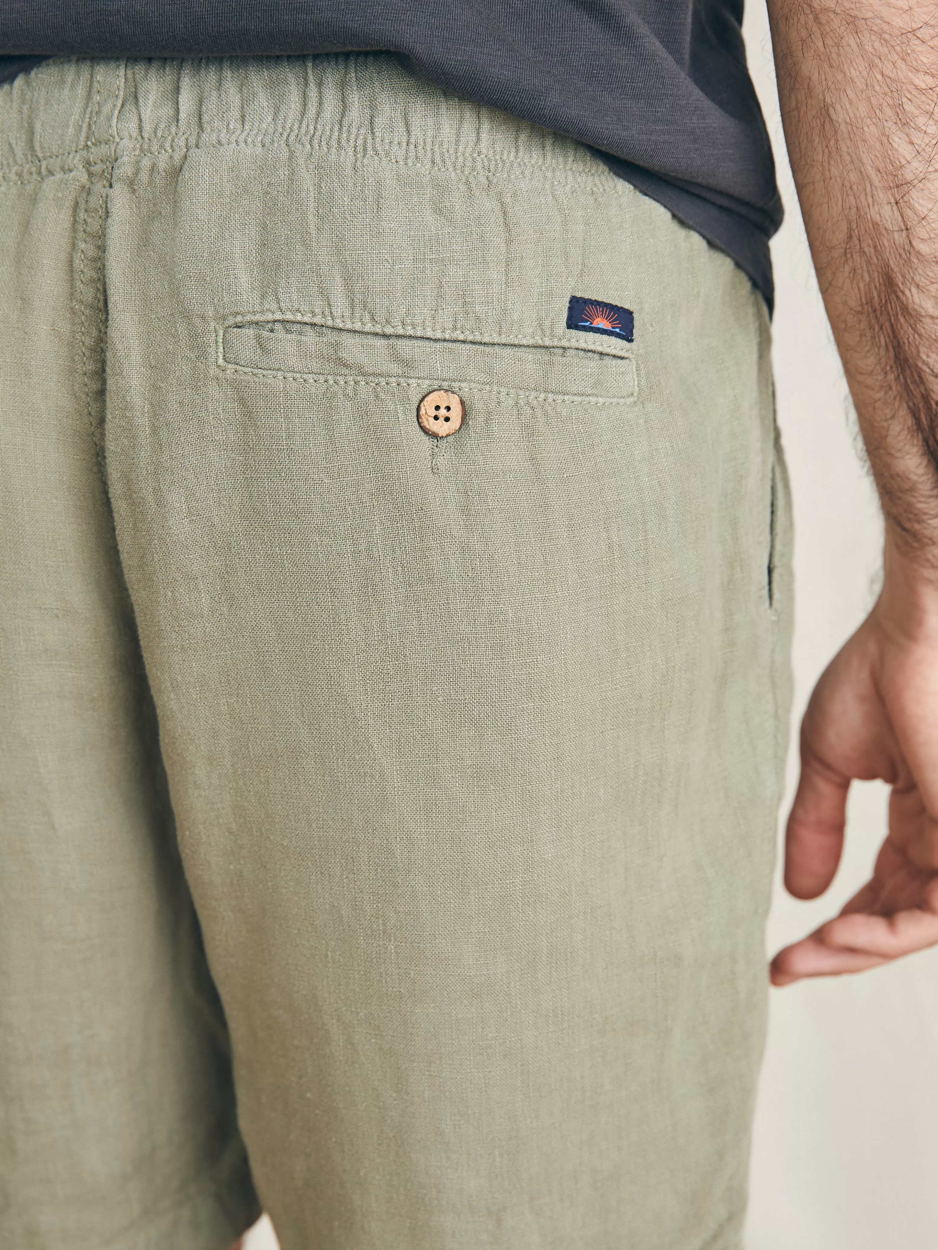 Short in Lino Essenziali con Fodera Interna da 6.5″ – Ideali per l'estate, Confortevoli e Leggeri – Disponibili presso il Faherty Brand Outlet
