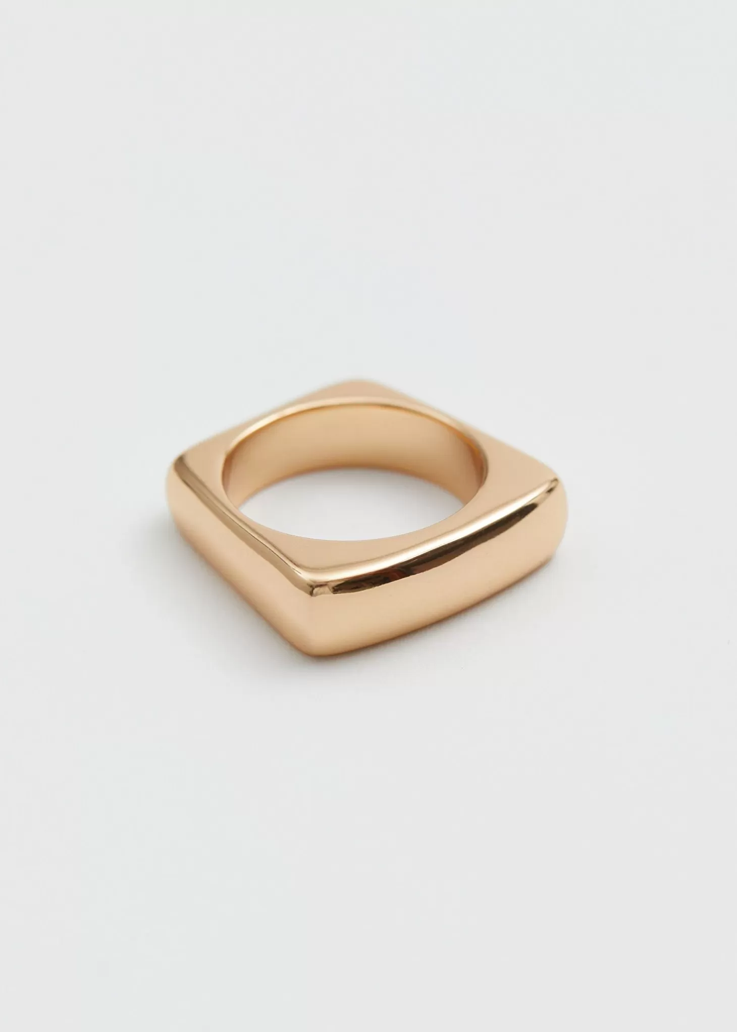 Anello quadrato in oro giallo con design minimalista - & Other Stories Collection