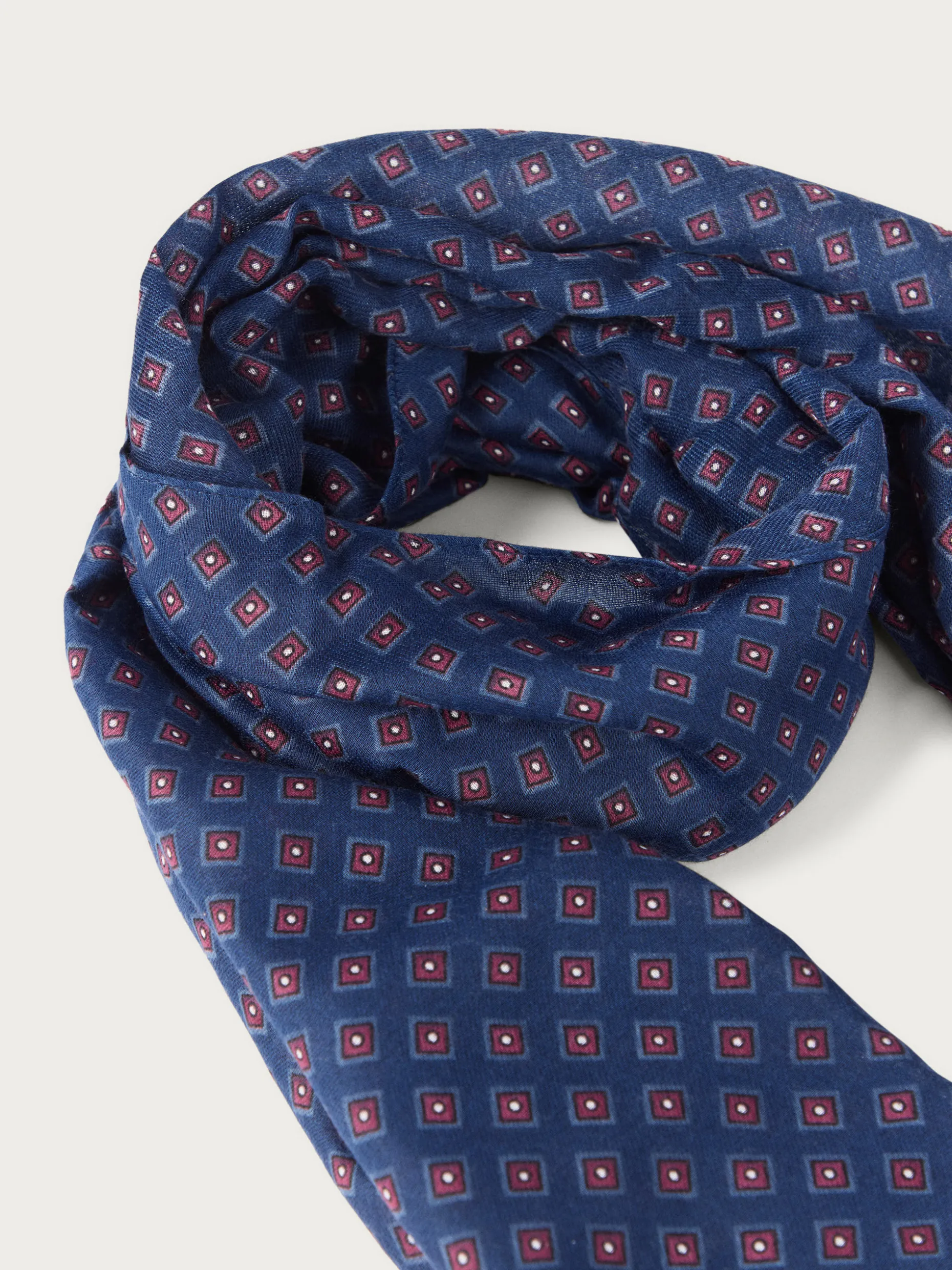 Foulard Elegante con Stampa Artistica Unica - Sciarpa Moda di Alvaro Moreno