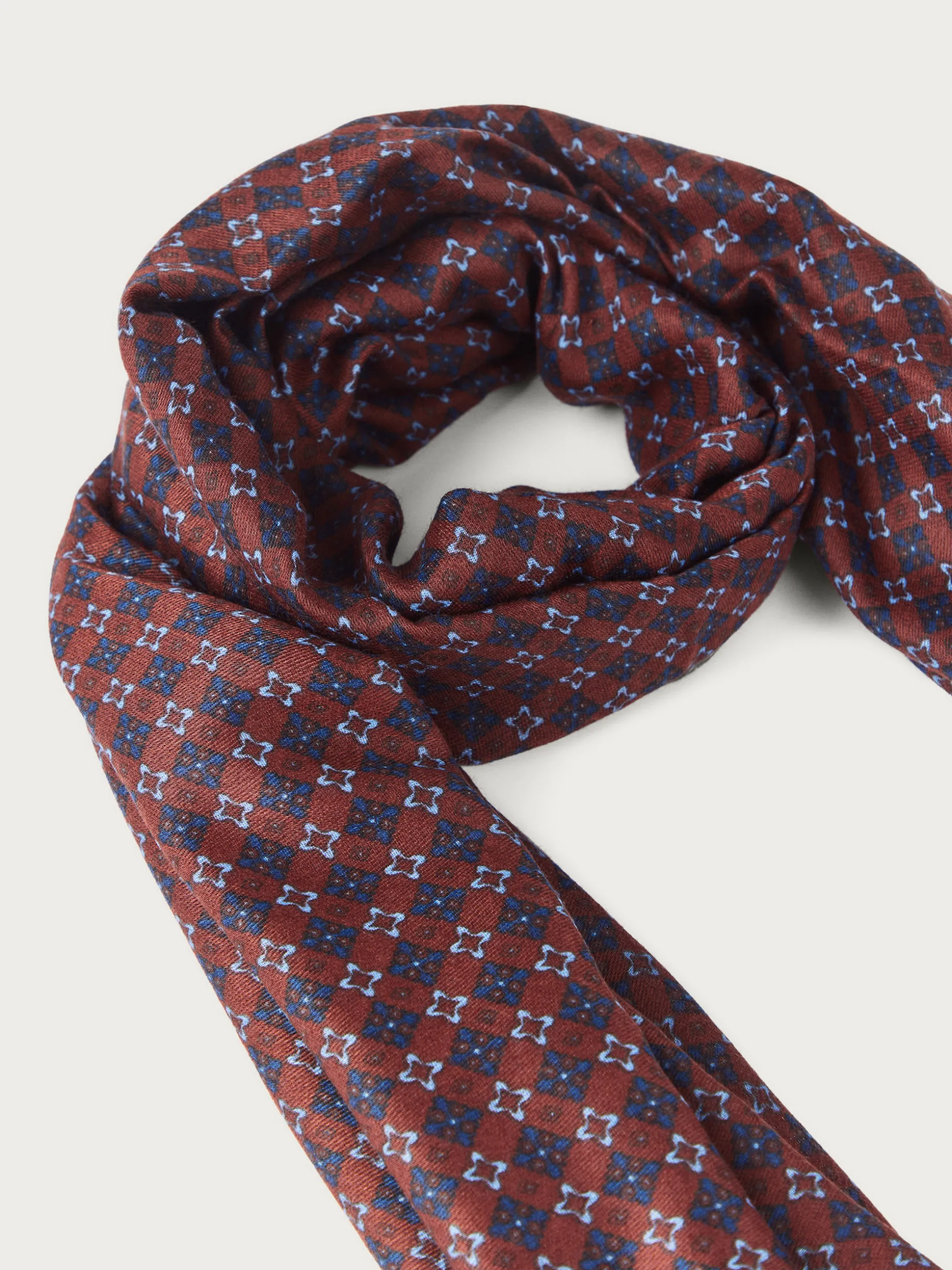 Elegante foulard in seta con stampa floreale - Collezione esclusiva di Alvaro Moreno