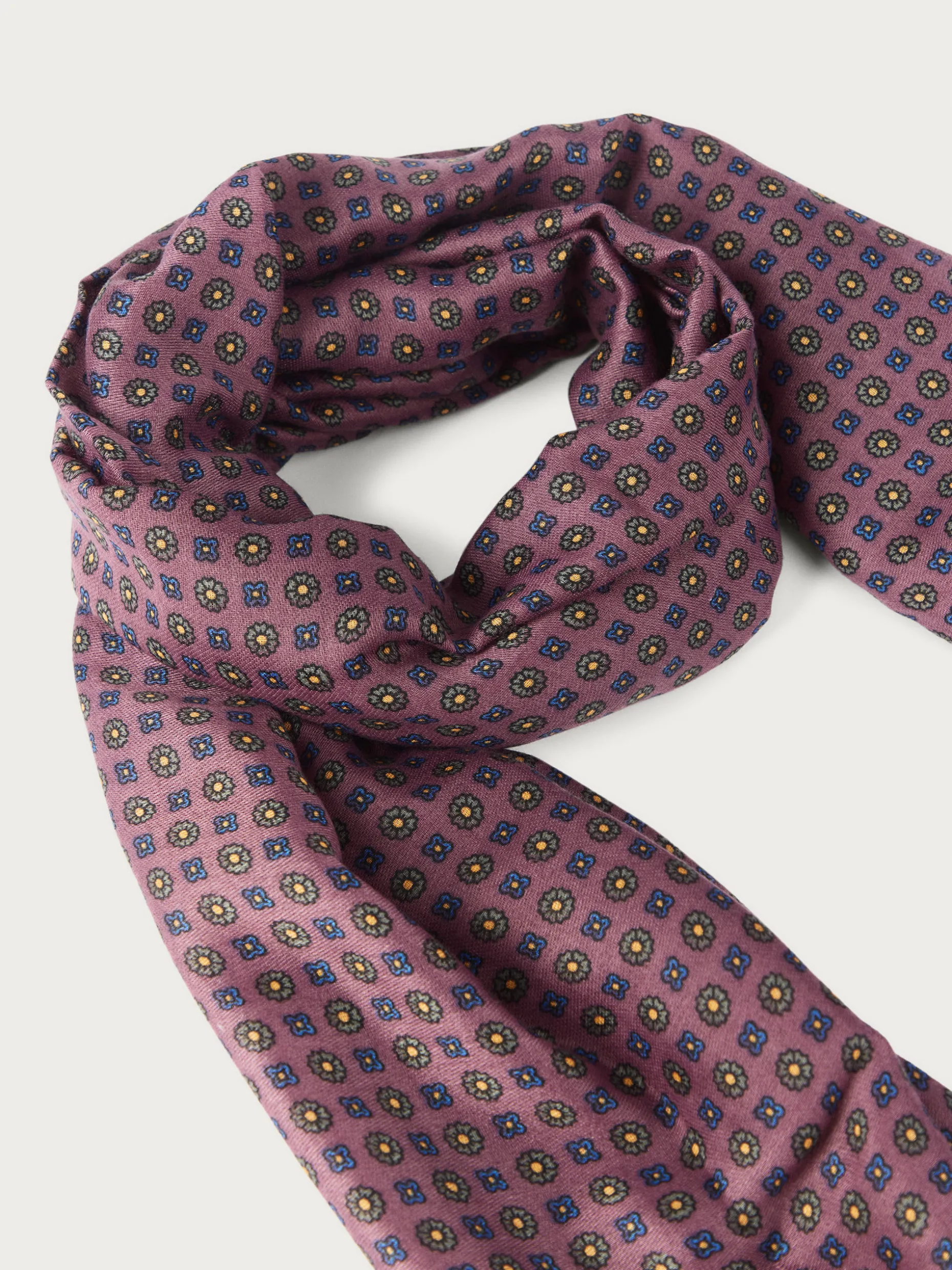 Foulard Stampa Elegante Alvaro Moreno - Sciarpa Leggera con Design Unico