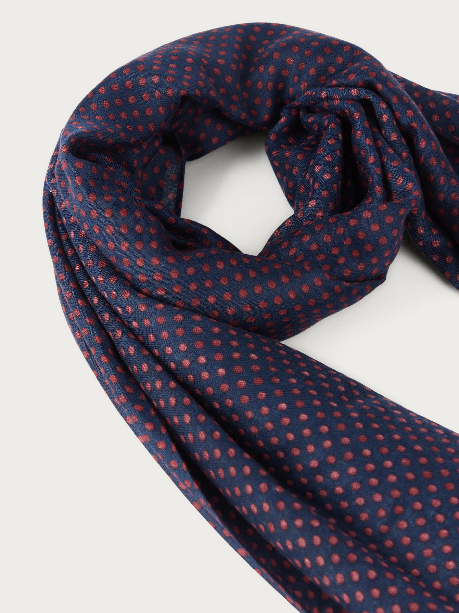 Elegante Foulard in Seta con Stampa Esclusiva - Collezione Autunno/Inverno di Alvaro Moreno (Confezione Regalo di Lusso)