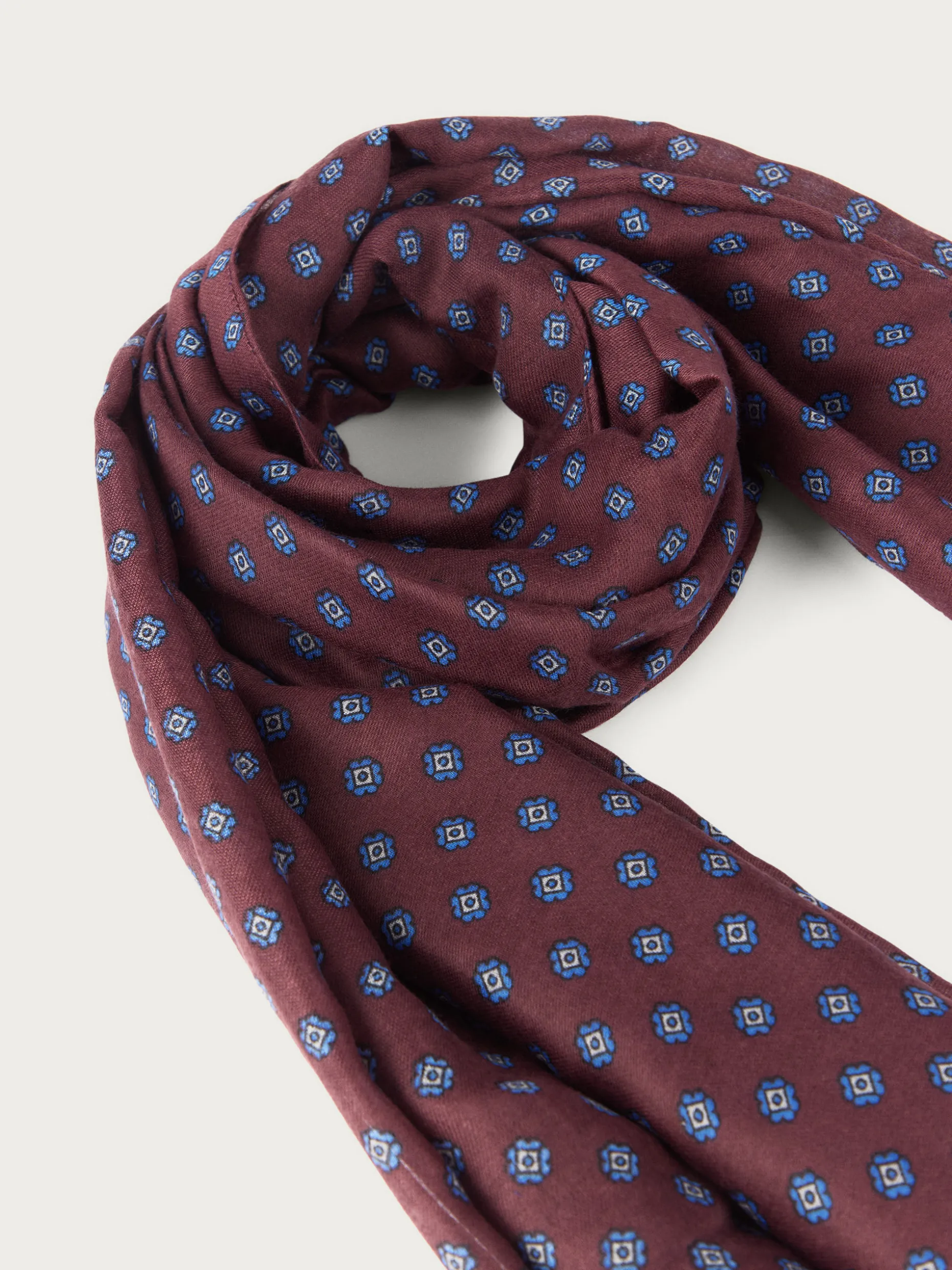 Foulard con Stampa Artistica - Design Esclusivo Alvaro Moreno Moda | Accessorio Stilizzato per Look Raffinati | Collezione Primavera 2024