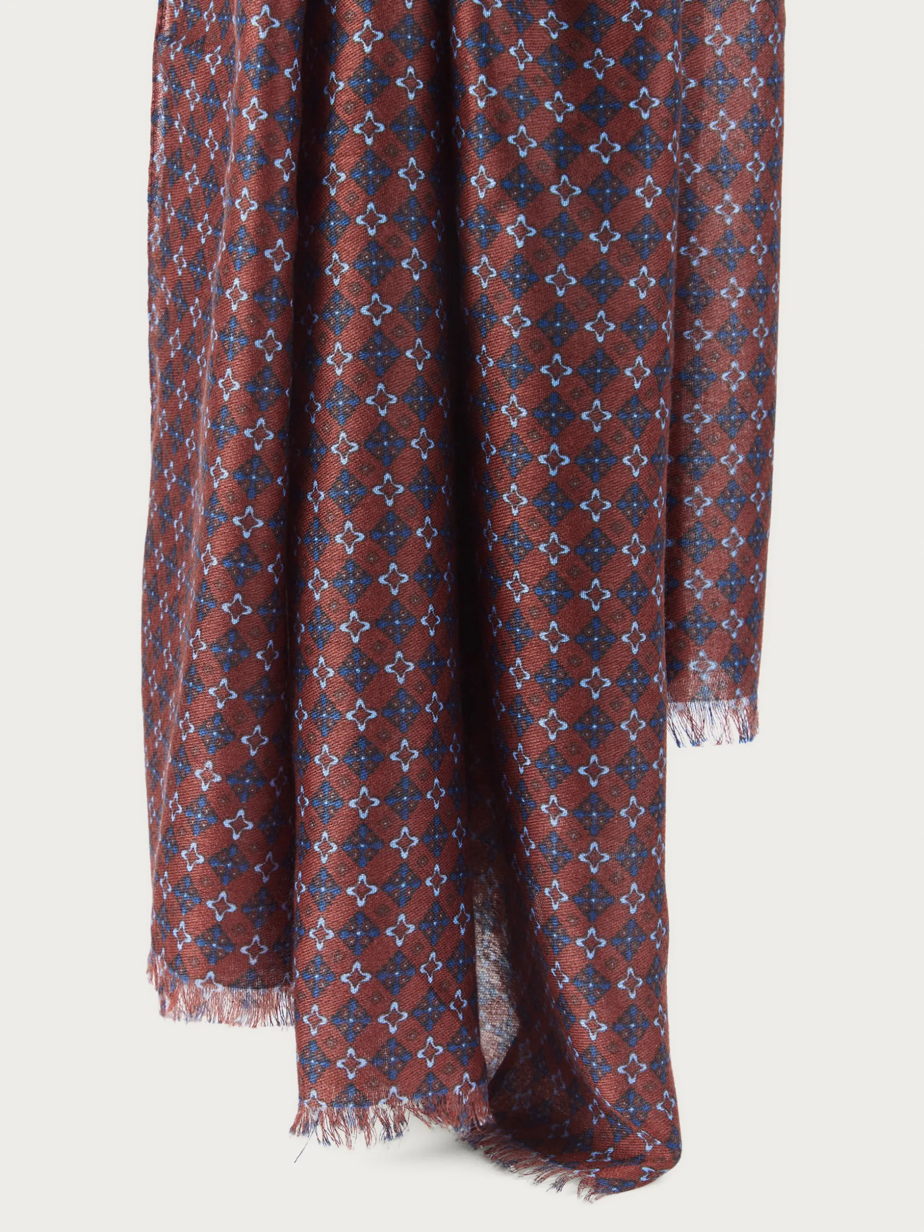 Elegante foulard in seta con stampa floreale - Collezione esclusiva di Alvaro Moreno