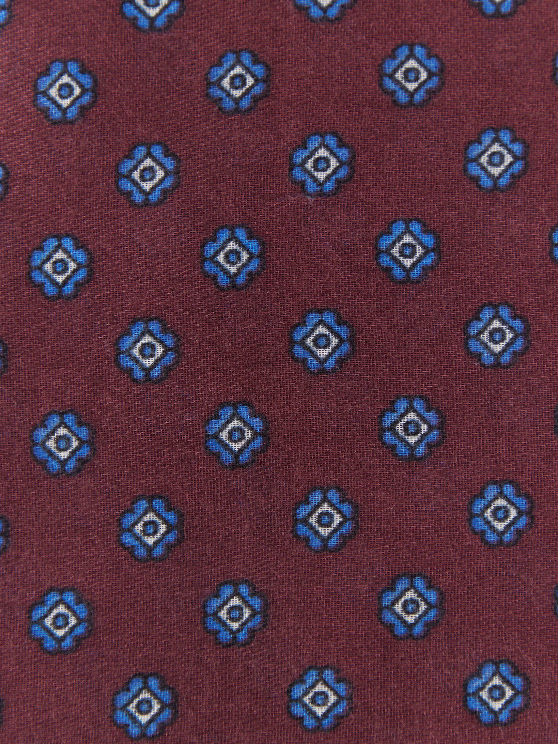 Foulard con Stampa Artistica - Design Esclusivo Alvaro Moreno Moda | Accessorio Stilizzato per Look Raffinati | Collezione Primavera 2024