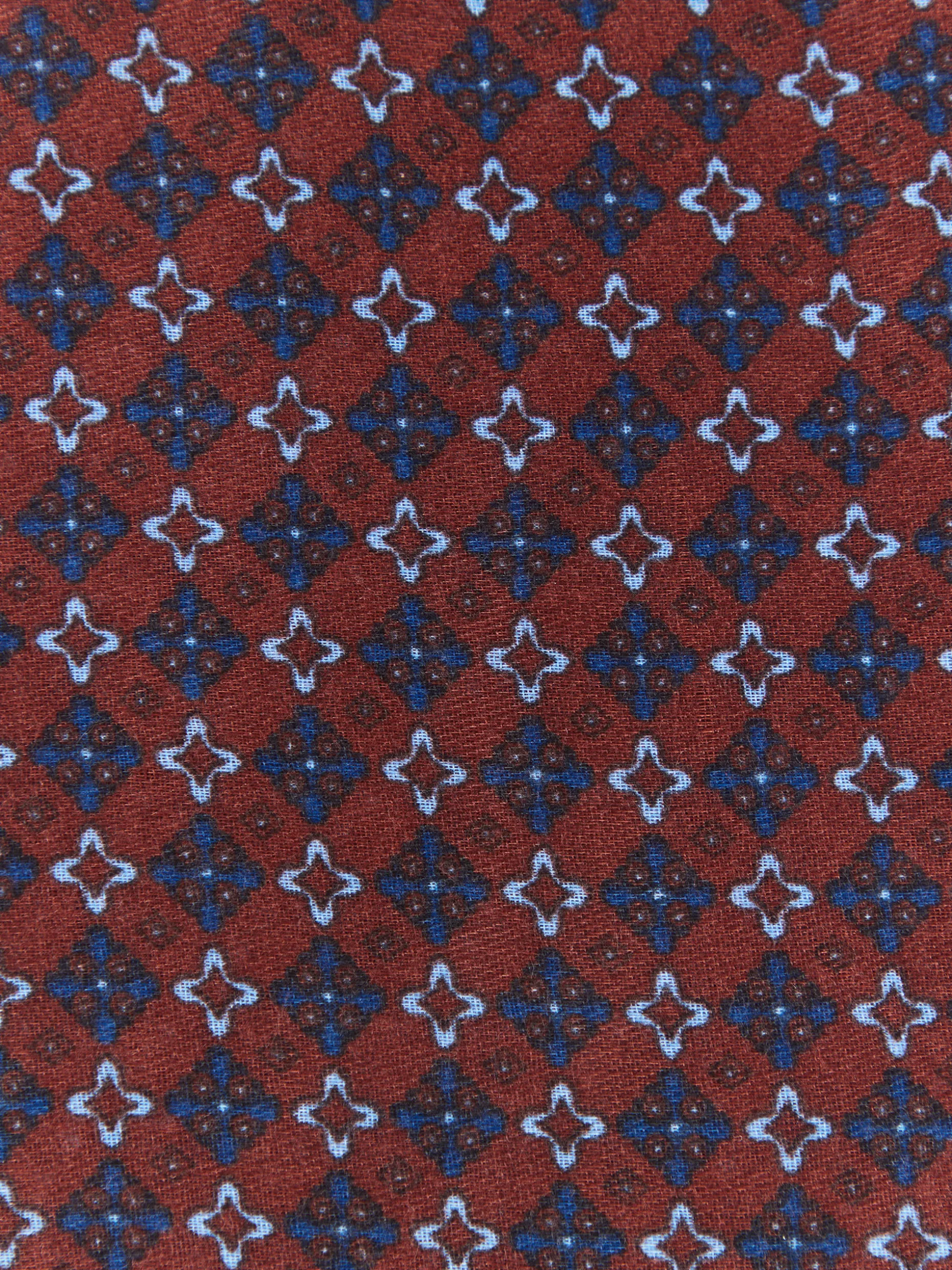 Elegante foulard in seta con stampa floreale - Collezione esclusiva di Alvaro Moreno