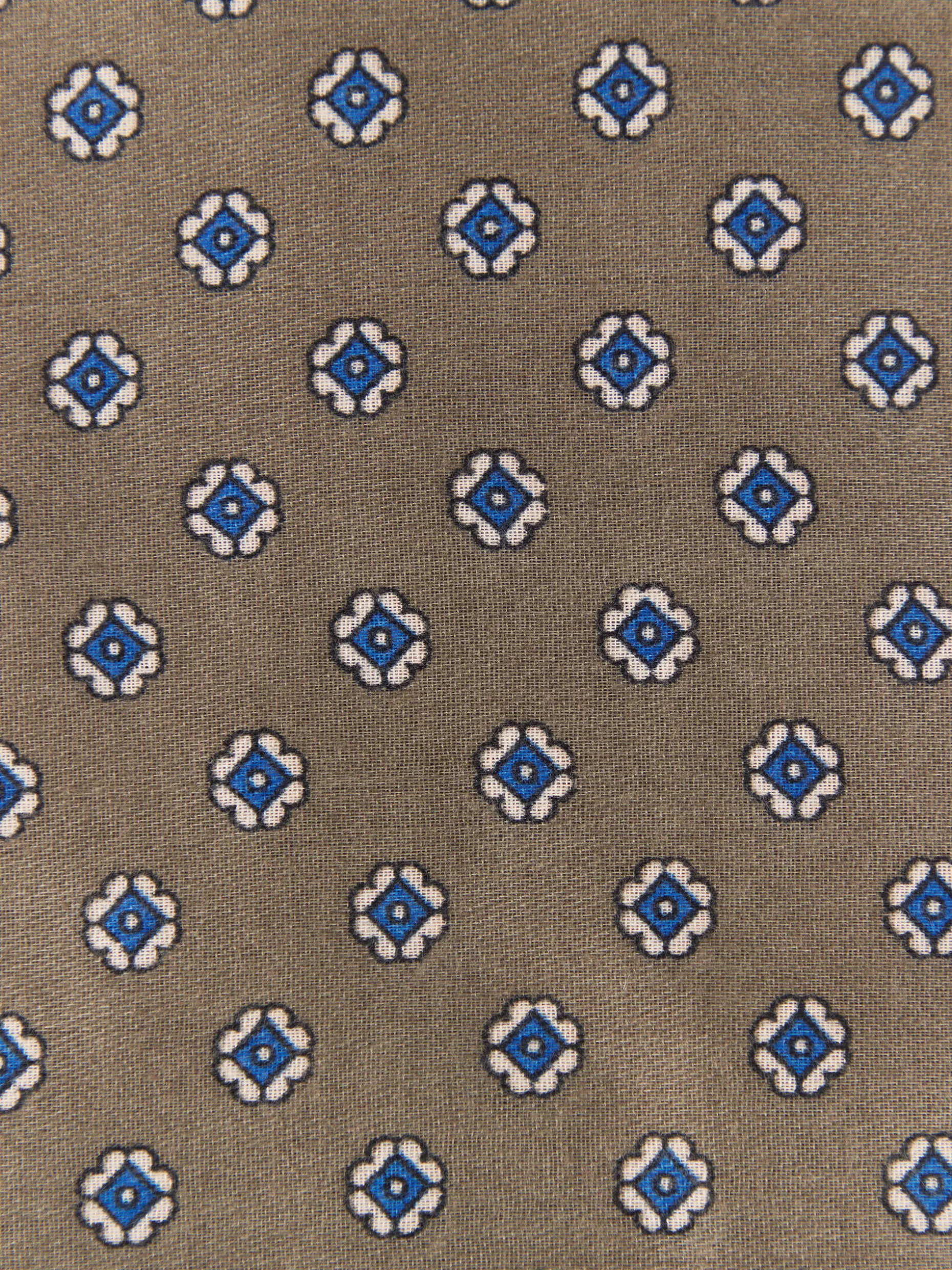 Foulard in Seta Stampa Geometrica Marrone Scuro - Accessorio Autunno/Inverno 2023 by Álvaro Moreno

( alternativa più creativa)

Sciarpa in Seta Jacquard con Fantasia Geometrica - Toni Terracotta e Cioccolato | Collezione Premium Álvaro Moreno