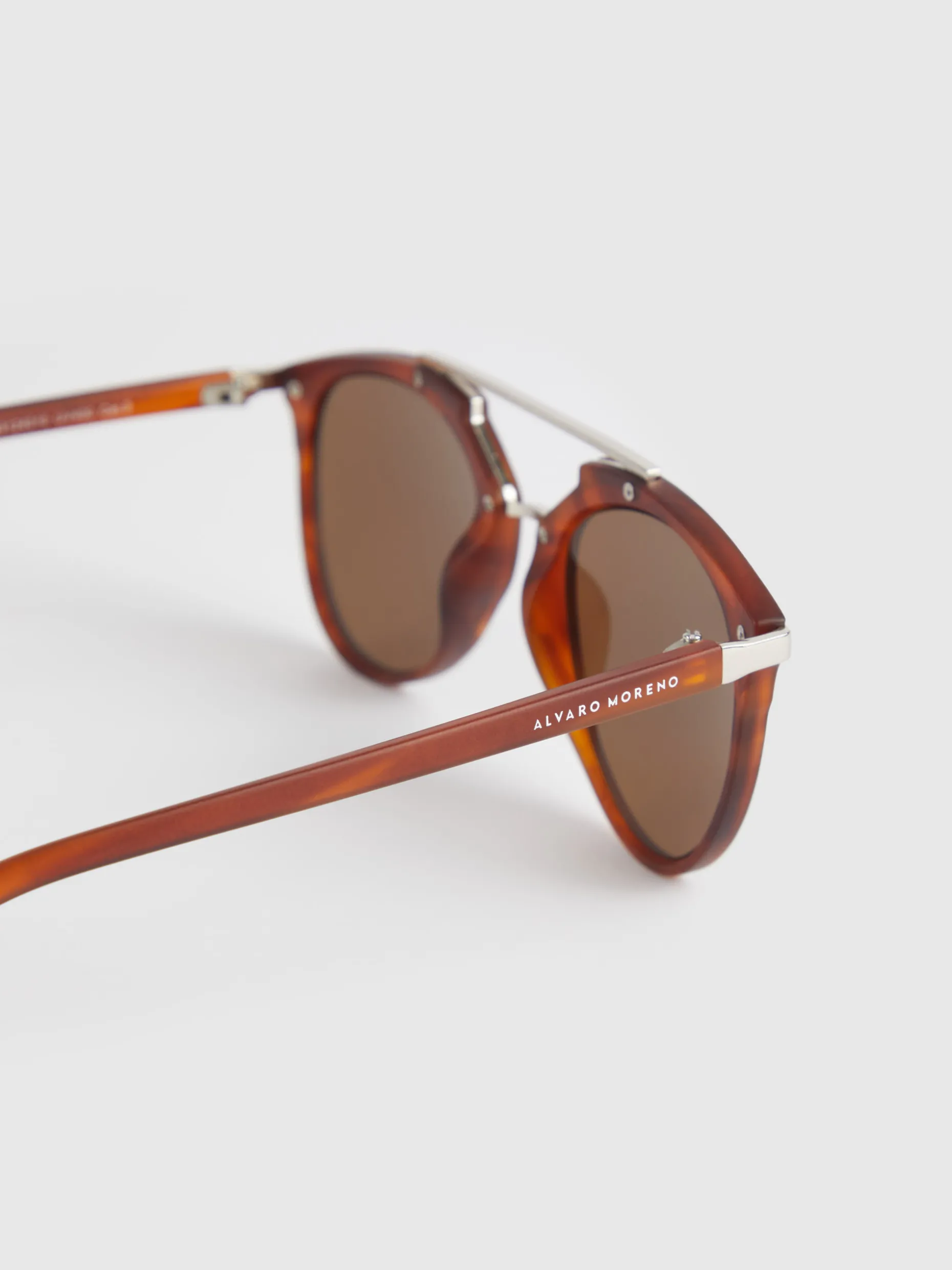 Occhiali da Sole BOSS Alvaro Moreno - Design Elegante, Edizione Esclusiva con Lenti Polarizzate, Confezione Premium 2024