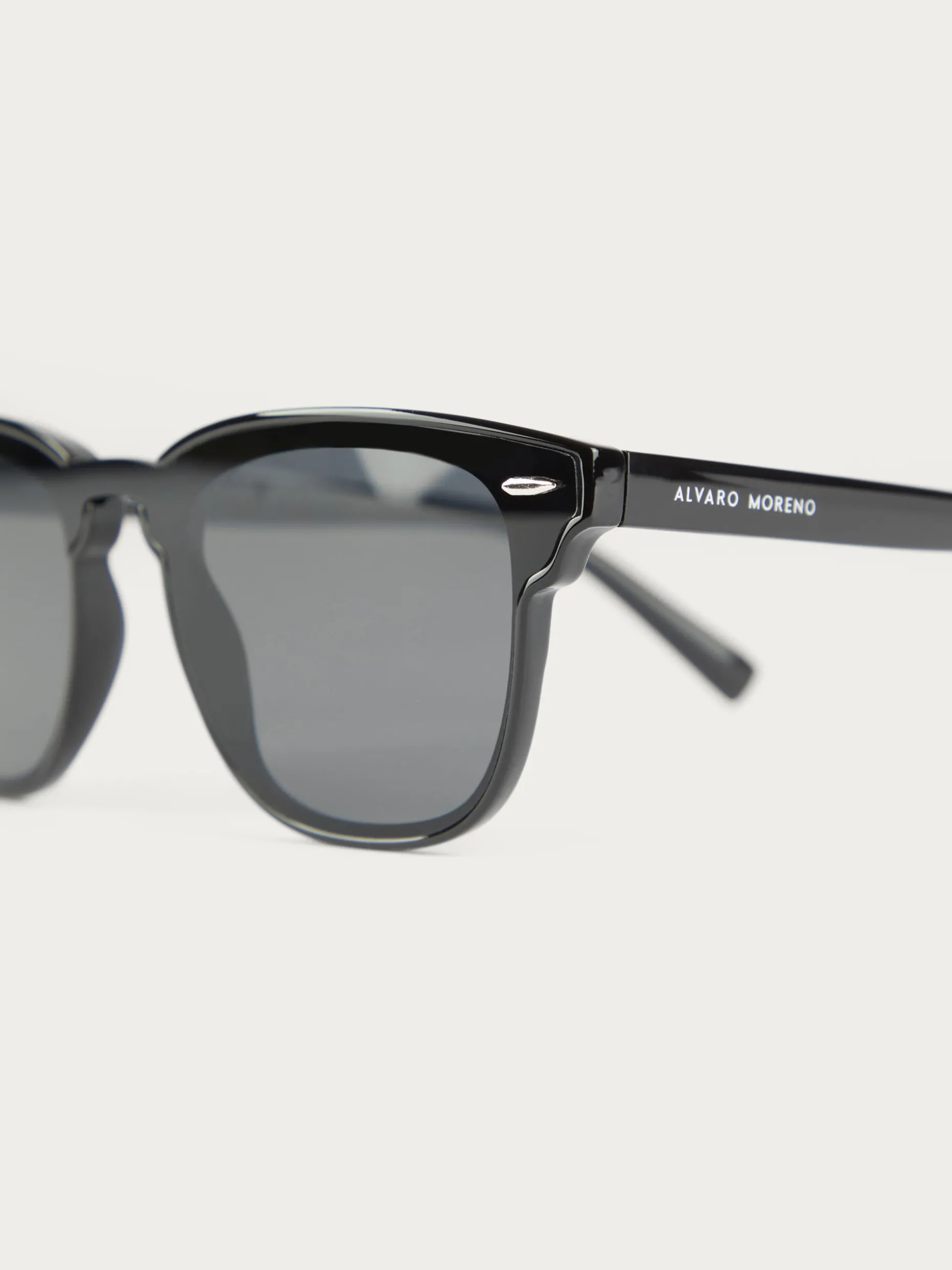 Occhiali da Sole Alvaro Moreno Uomo – Design Classico con Prezzo Accessibile