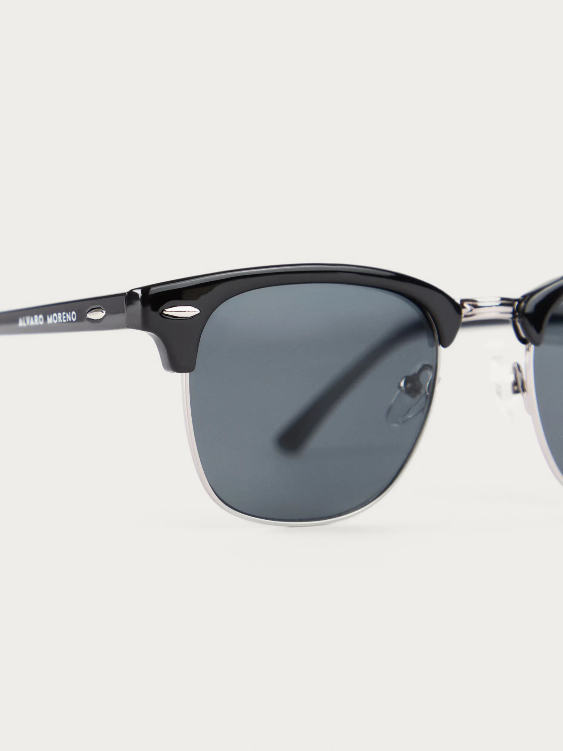 Alvaro Moreno: Occhiali Premium in Offerta con Design Esclusivo! 

(，，，，