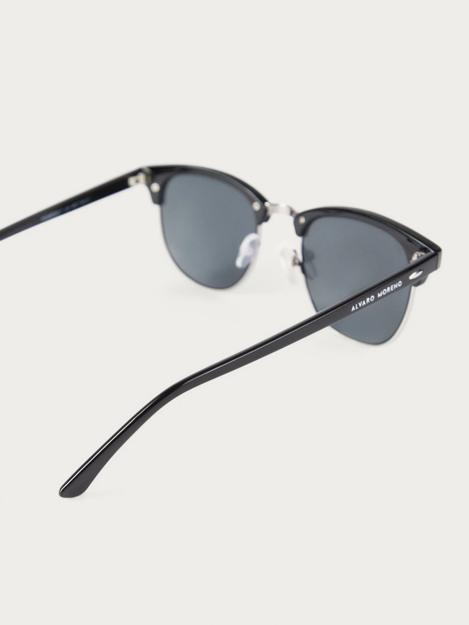Alvaro Moreno: Occhiali Premium in Offerta con Design Esclusivo! 

(，，，，