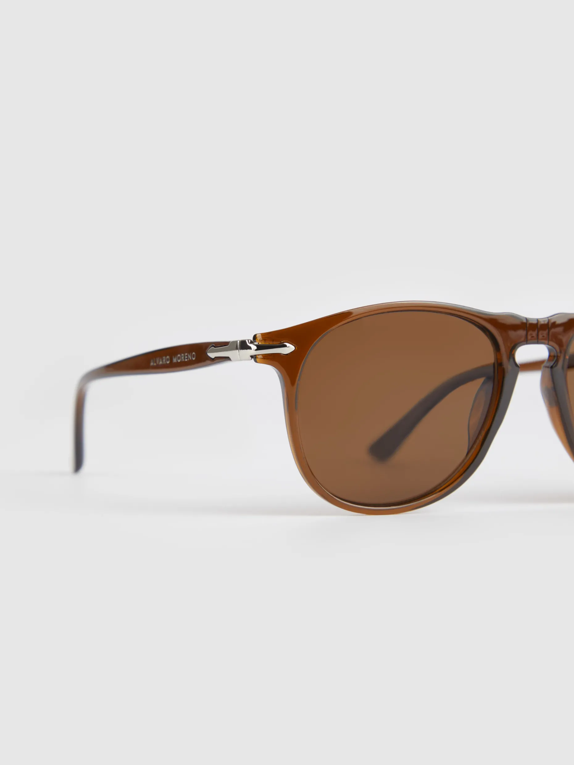Occhiali da Sole Milano Marrone | Modello Elegante Alvaro Moreno in Offerta