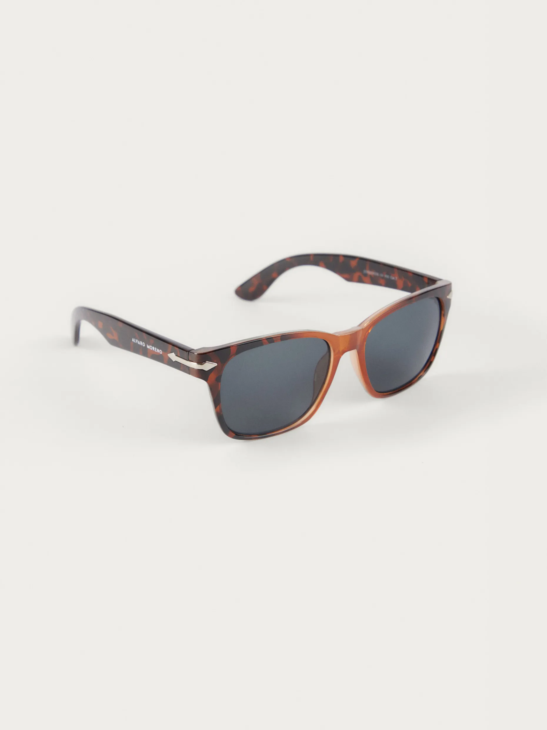 Occhiali da Sole Nick Uomo - Design Elegante in Sfumatura Marrone Tortora | Collezione Esclusiva Negozio Alvaro Moreno 

(：，