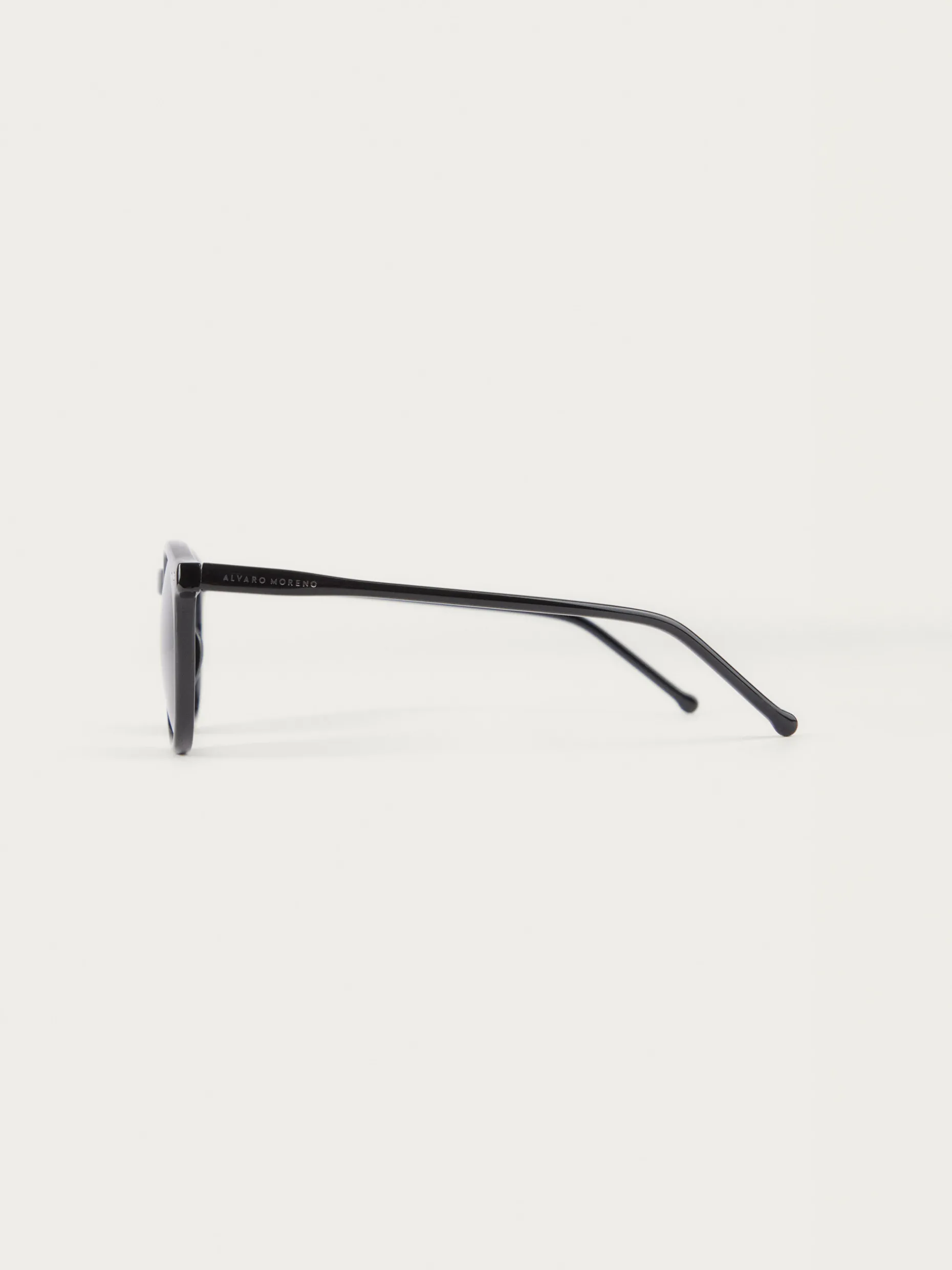 Occhiali Tondi Firmati GAFAS by Alvaro Moreno – Design Unico & Negozio Online | Modelli Rotondi di Tendenza con Montature Eleganti, Scopri Collezione Limitata e Consegna Rapida in Tutta Italia