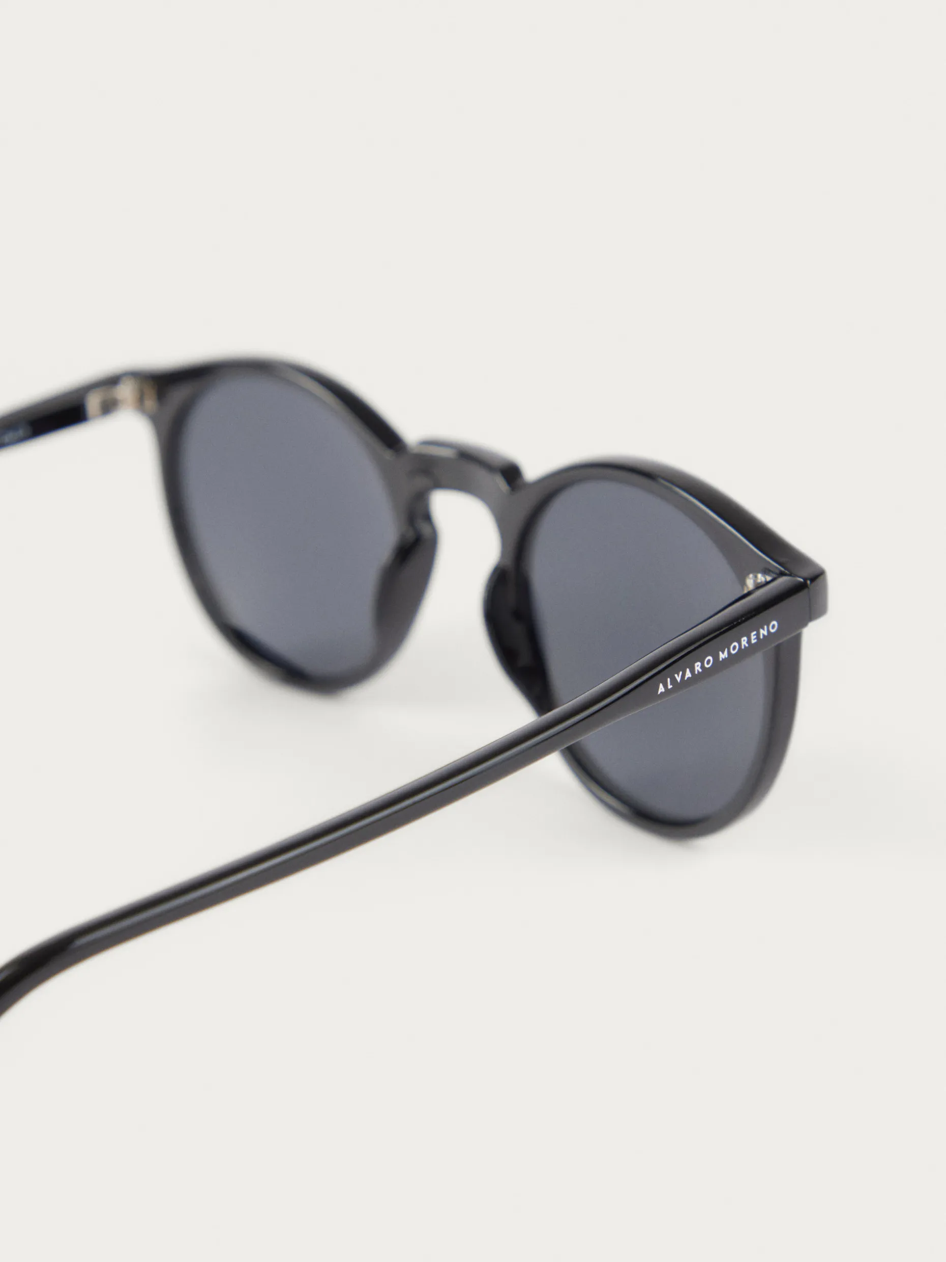 Occhiali Tondi Firmati GAFAS by Alvaro Moreno – Design Unico & Negozio Online | Modelli Rotondi di Tendenza con Montature Eleganti, Scopri Collezione Limitata e Consegna Rapida in Tutta Italia