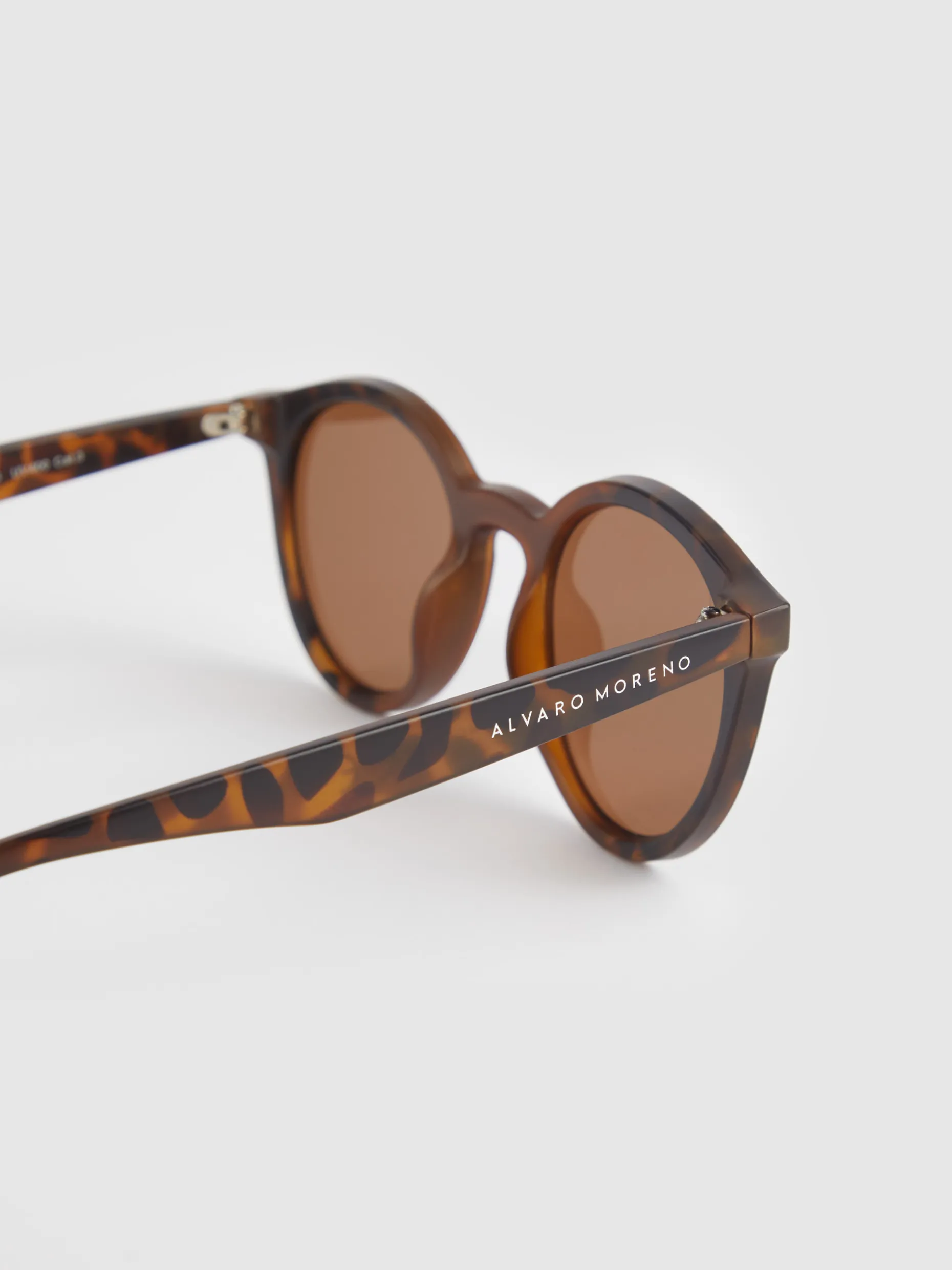 Alvaro Moreno - Occhiali Eleganti Solemio in Tono Marrone | Design Classico a Prezzo Accessibile