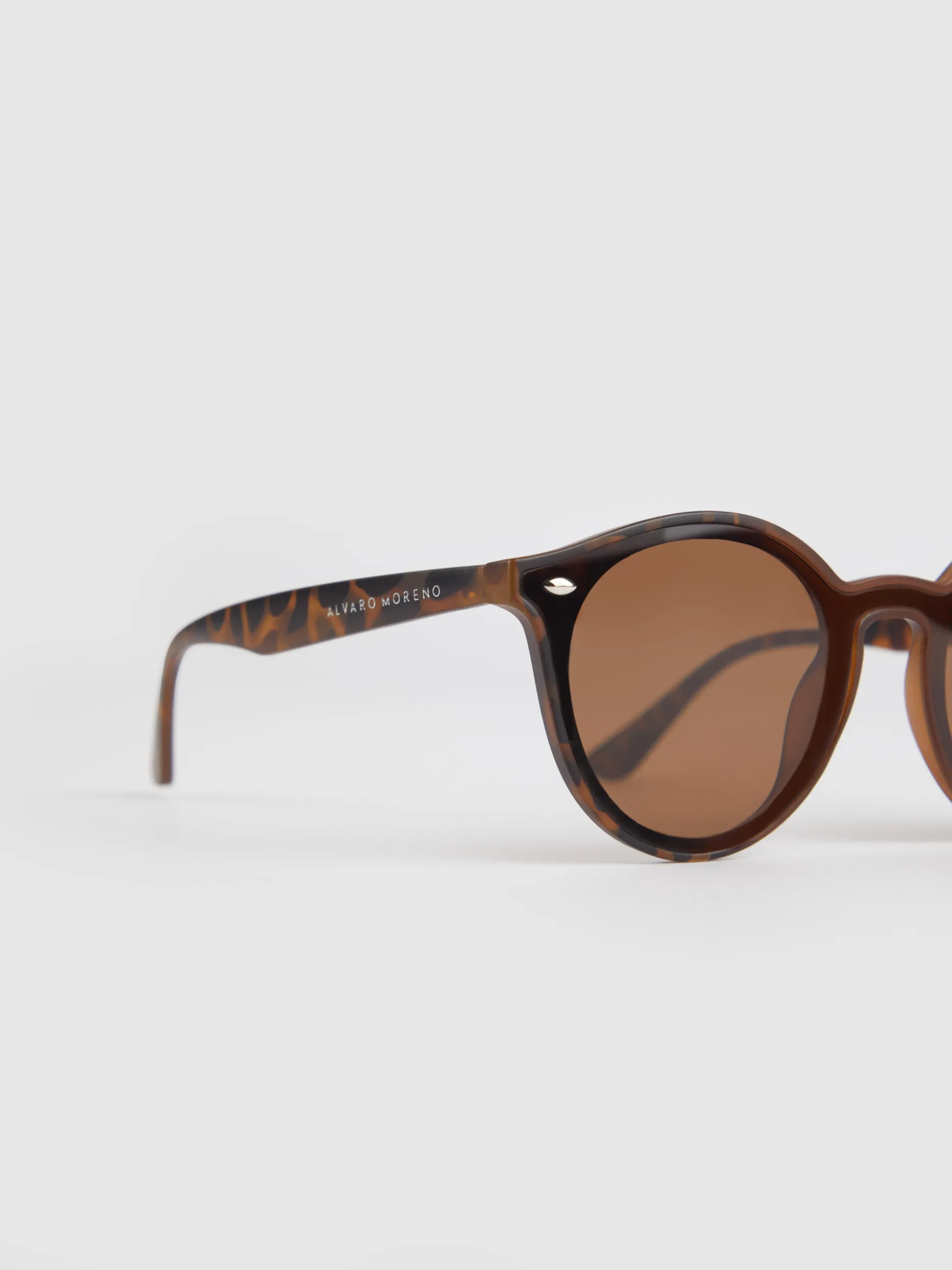 Alvaro Moreno - Occhiali Eleganti Solemio in Tono Marrone | Design Classico a Prezzo Accessibile