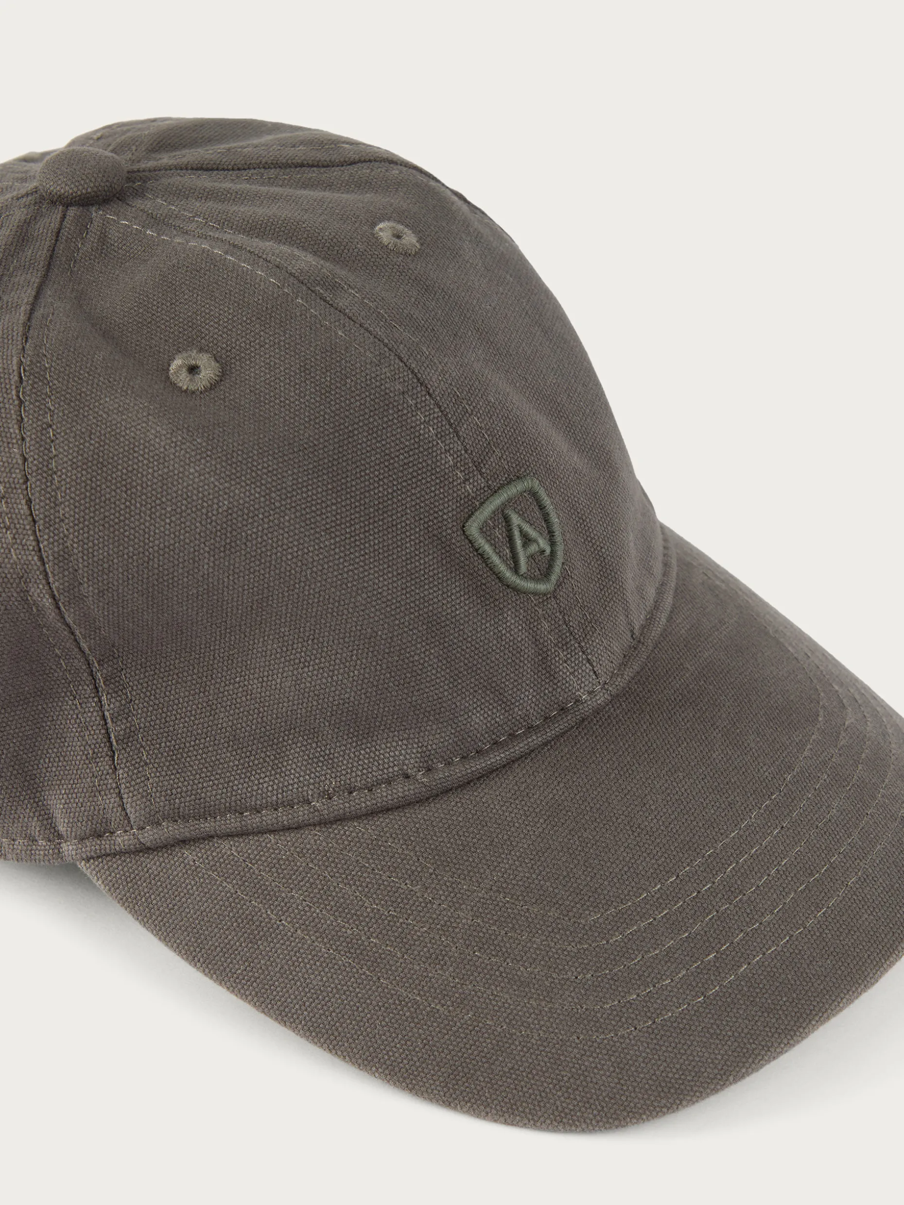 Alvaro Moreno: Gorra Classica in Edizione Limitata - Offerta Lampo con 50% di Sconto!