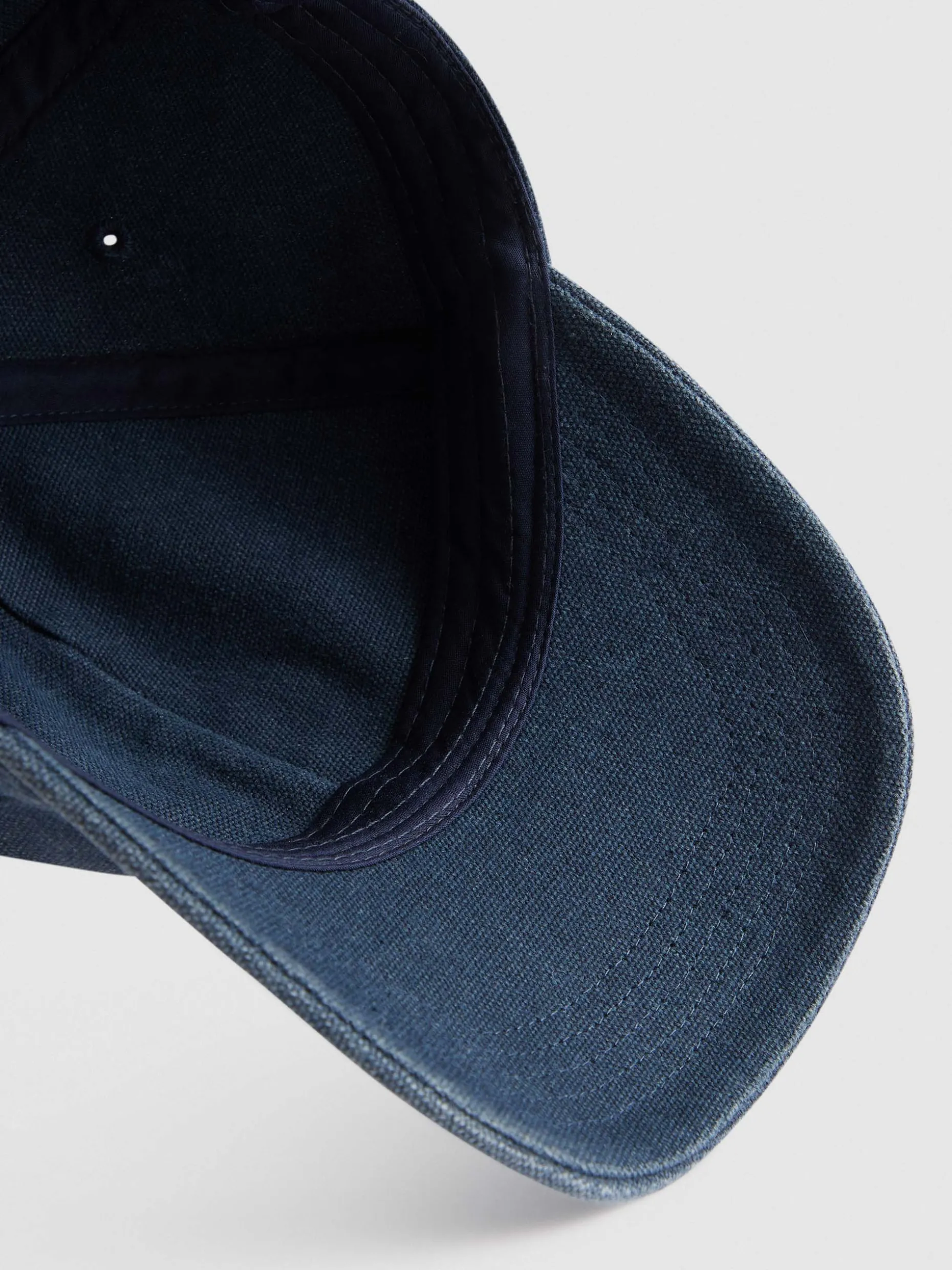 ⚡Cappello Vintage Iconico | Edizione Limitata Alvaro Moreno - Offerta Lampo da Non Perdere! 🎩✨

(：，。、，，。)