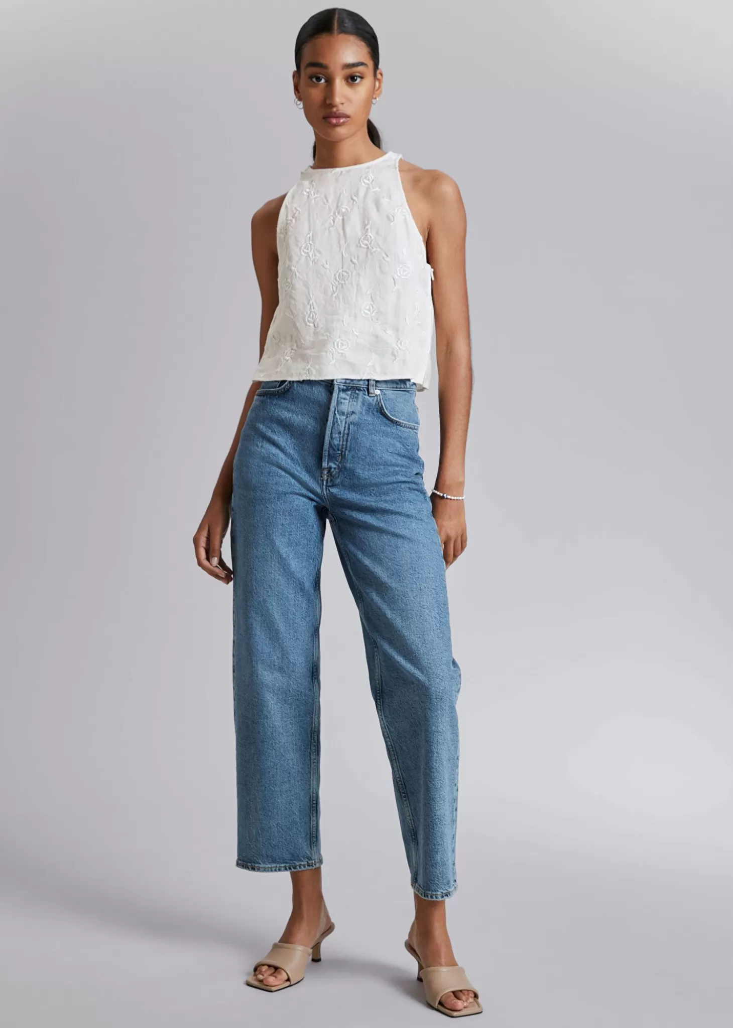 Maglietta Corta con Scollo Rotondo in Lino Floreale Bianco - Stile Casual Chic by & Other Stories