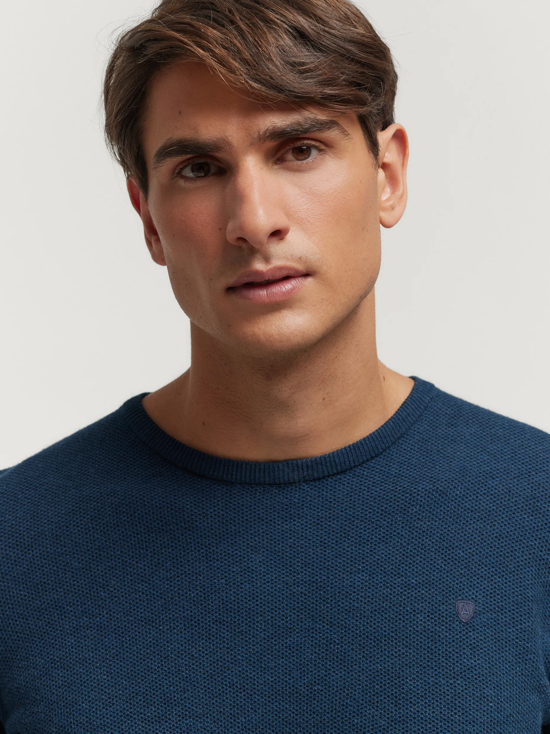 Maglia Sportiva Bolson di Alvaro Moreno - Conforto Premium in Cotone Organico e Design Minimalista