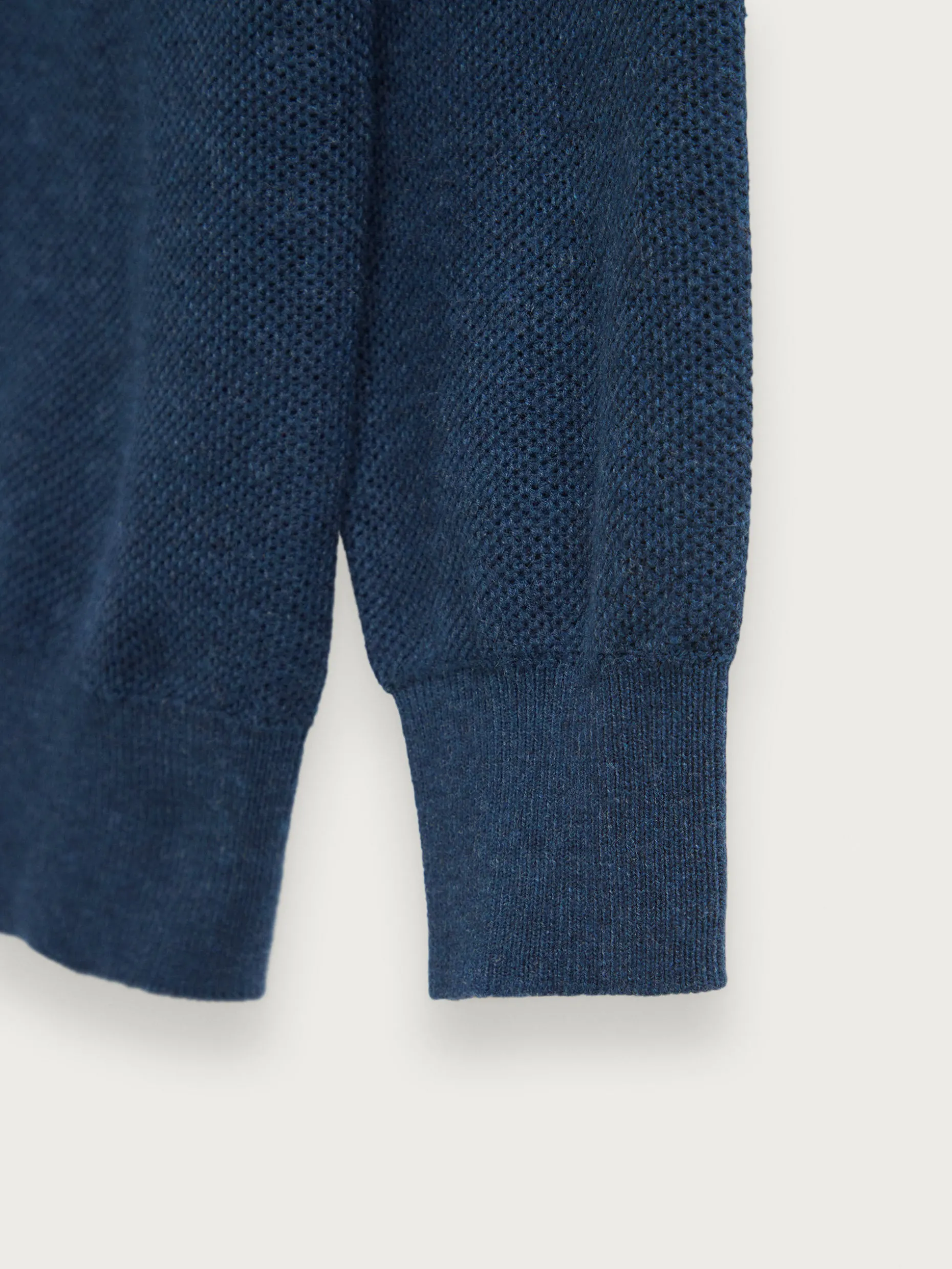 Maglia Sportiva Bolson di Alvaro Moreno - Conforto Premium in Cotone Organico e Design Minimalista