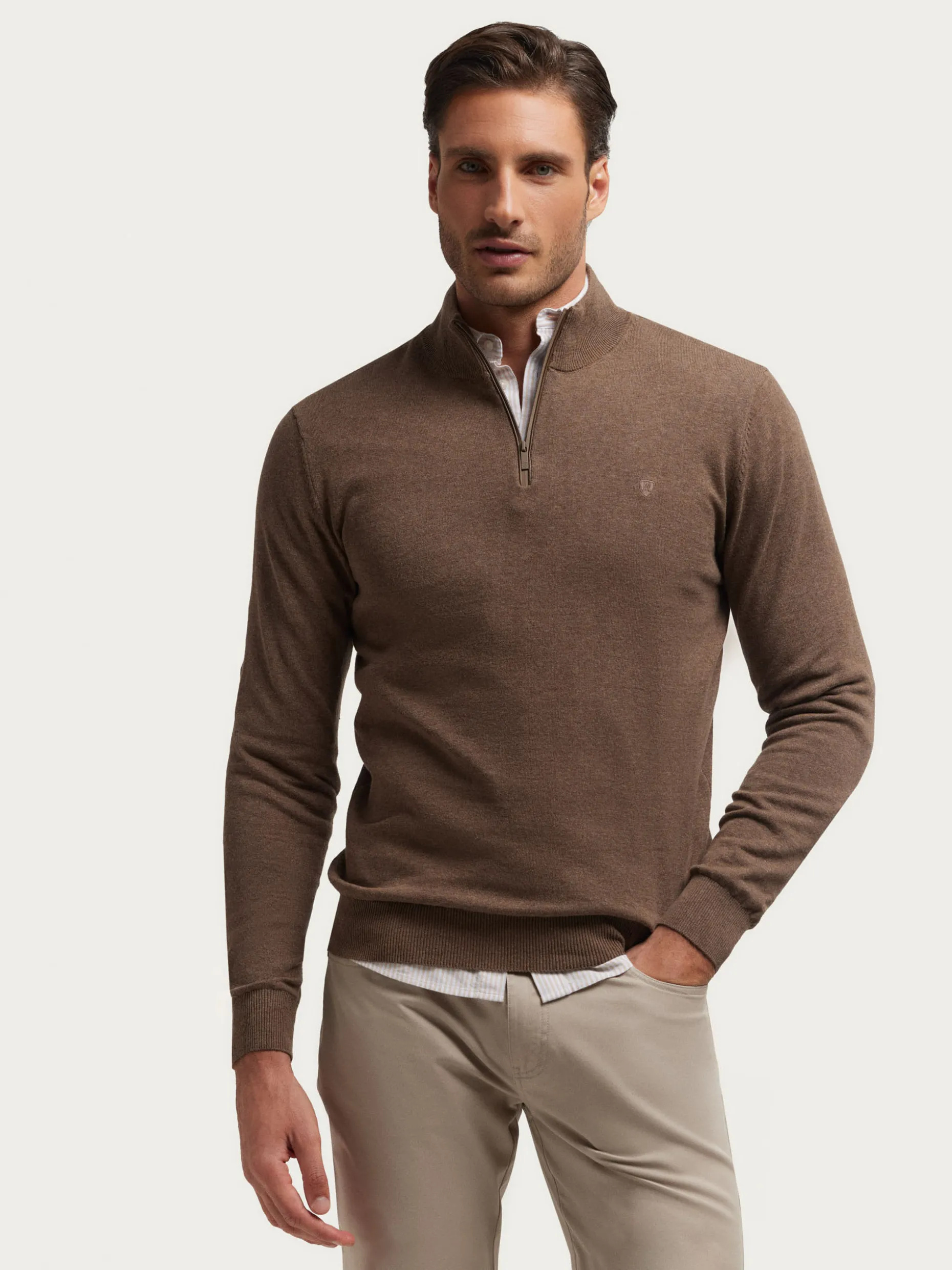 Maglia Sportiva Elegante Lorenzo Marrone - Design Moderno di Alvaro Moreno