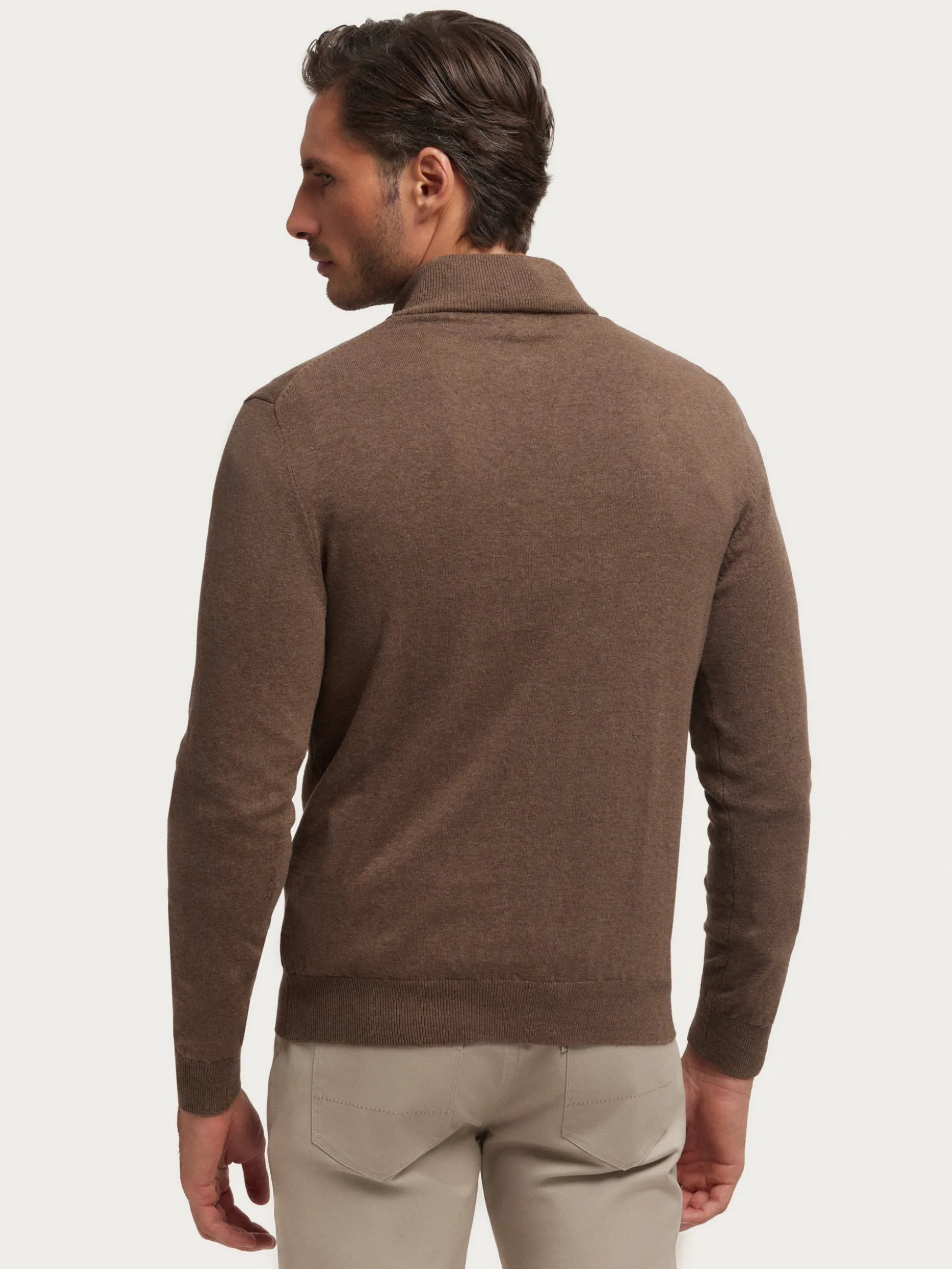 Maglia Sportiva Elegante Lorenzo Marrone - Design Moderno di Alvaro Moreno