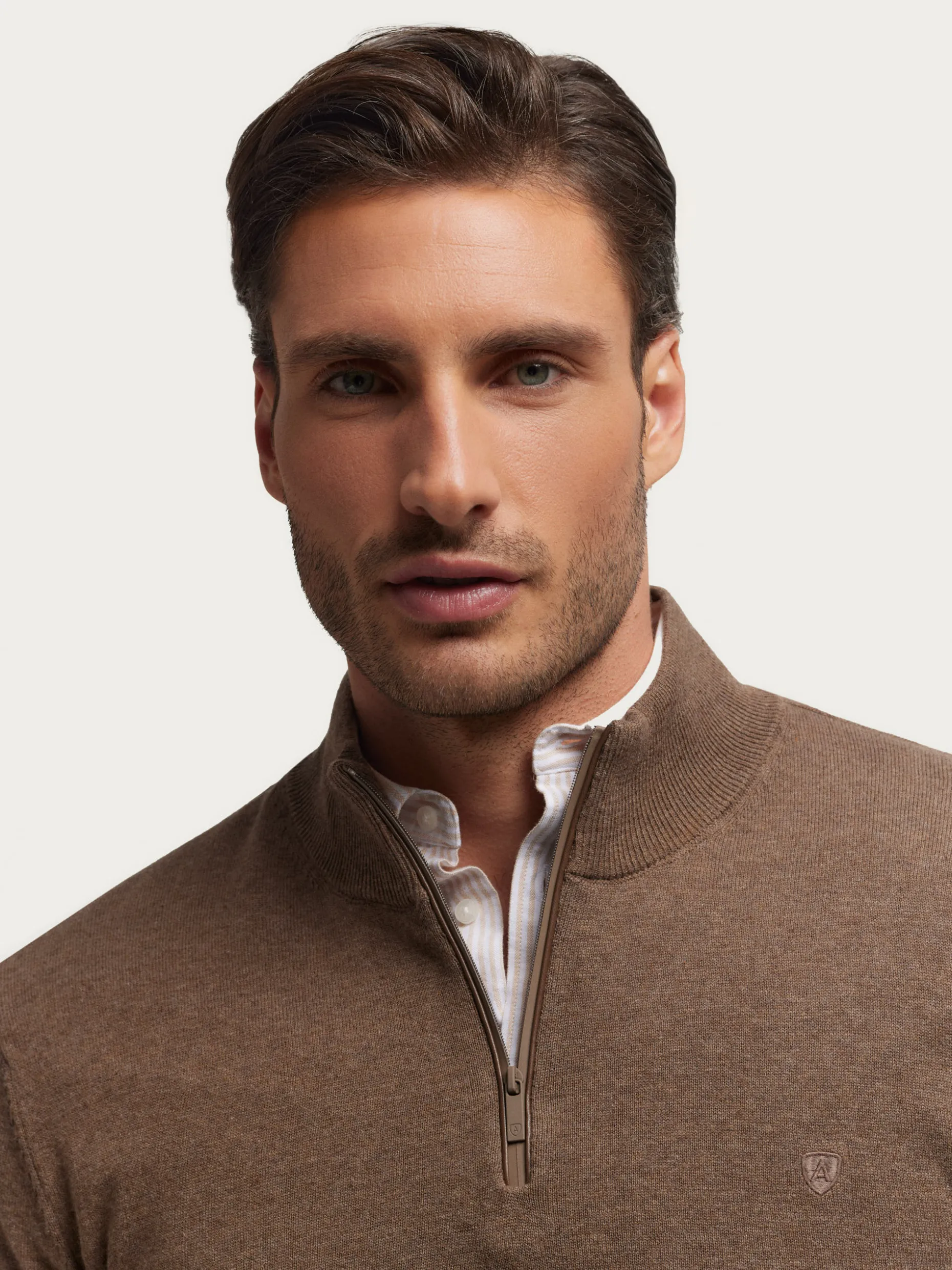 Maglia Sportiva Elegante Lorenzo Marrone - Design Moderno di Alvaro Moreno
