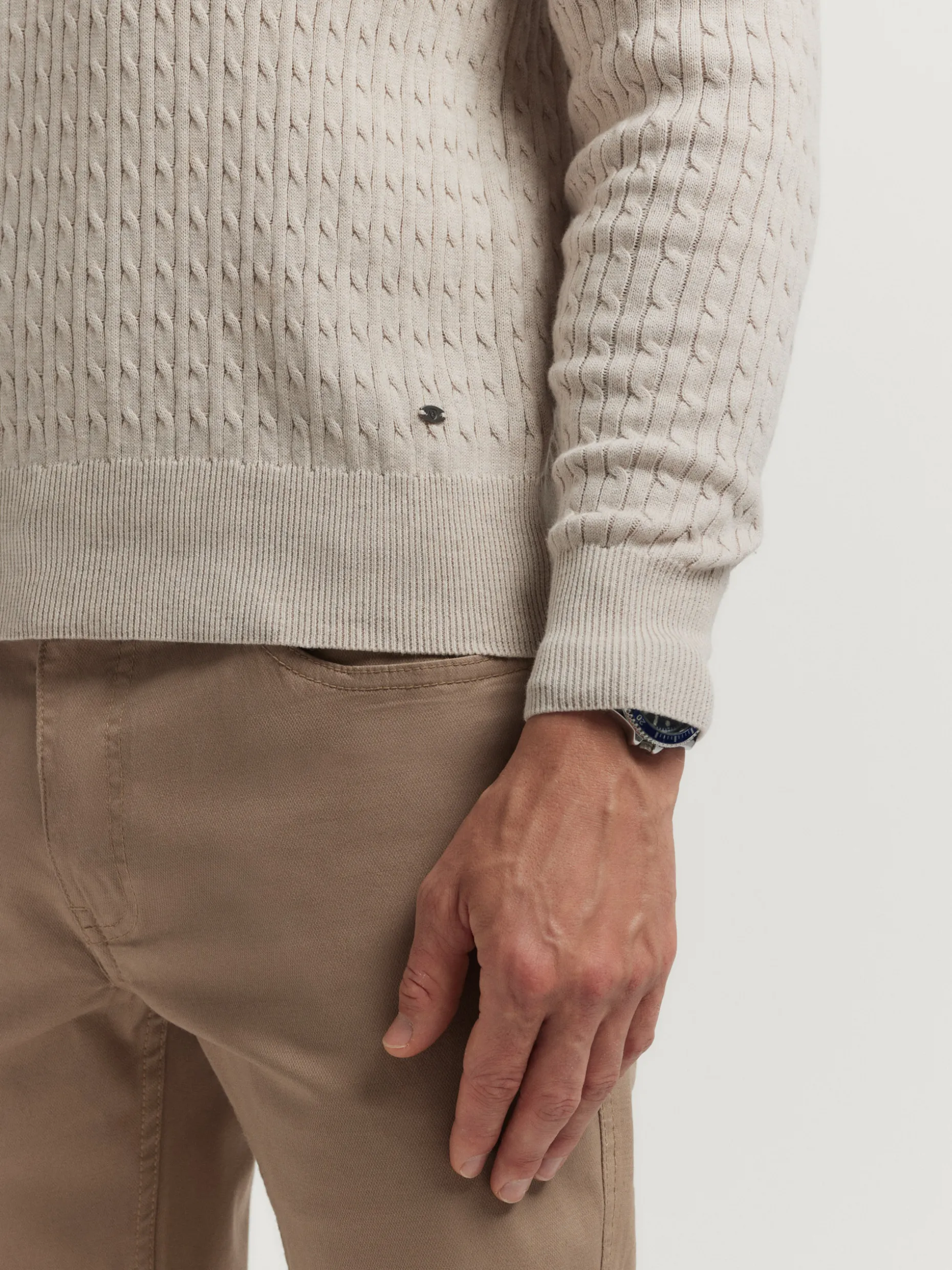 Maglia Sportiva Ochos | Design Esclusivo di Alvaro Moreno | Nuova Collezione 2024

(: 
1. Felpa Ochos Premium con Stile Moderno - Collaborazione Alvaro Moreno 2024
2. Maglia Streetwear Ochos - Edizione Limitata Firmata Alvaro Moreno
3. Felpa Unisex Ochos Design Contemporaneo - Nuova Versione Alvaro Moreno)