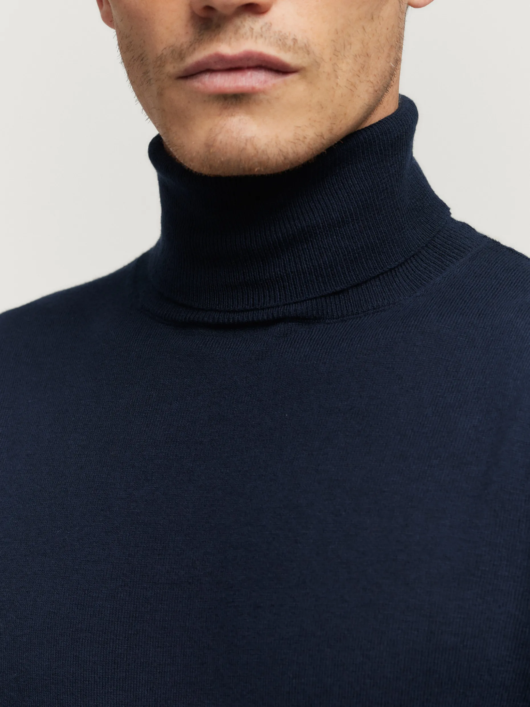 Girocollo in Maglia Jersey Confortevole - Design Esclusivo di Alvaro Moreno per Stile Casual-Chic