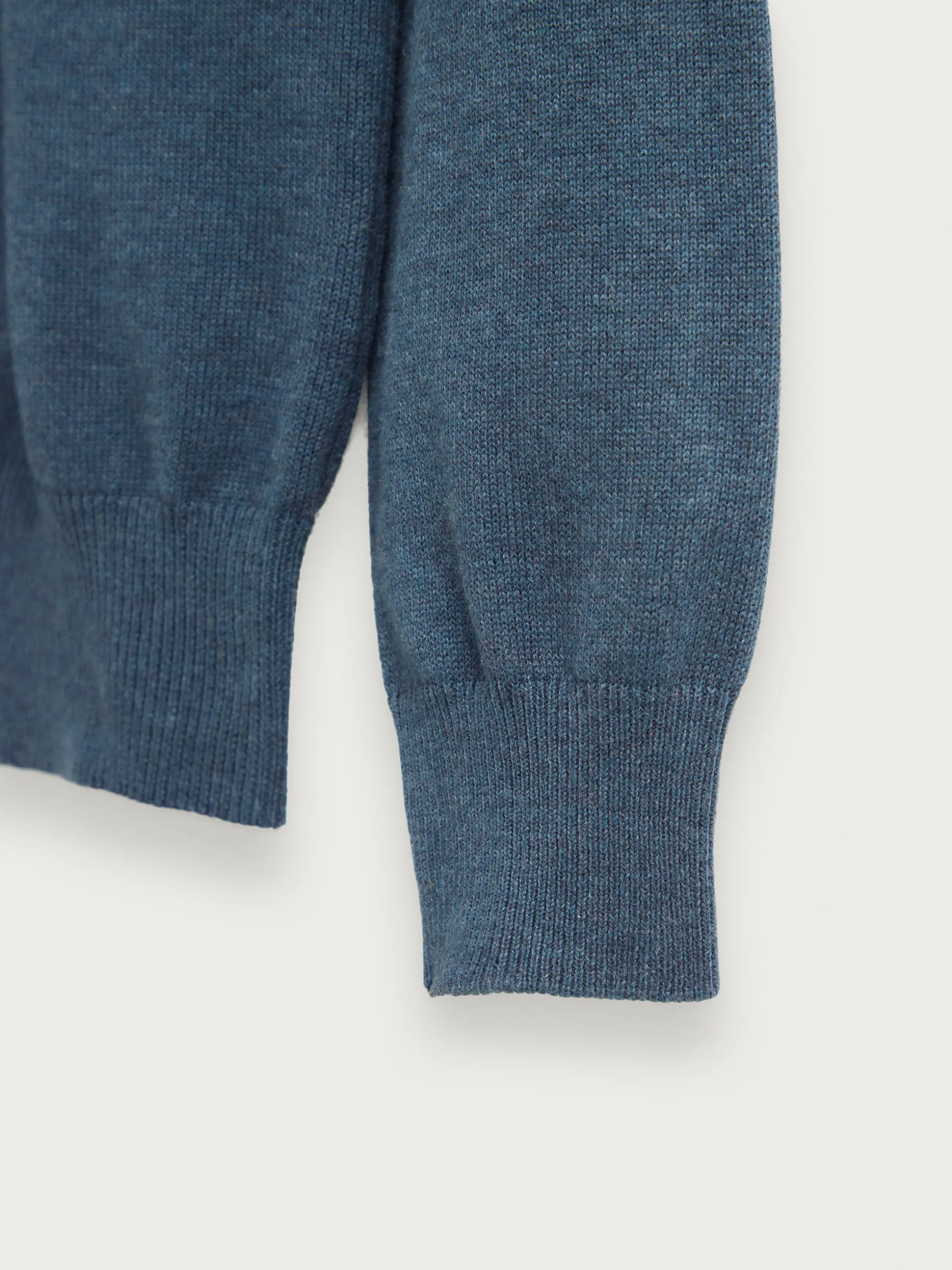 Maglia a V-Scollo Moderna in Puro Cotone - Stile Contemporaneo per il Tuo Guardaroba | Collezione Premium di Alvaro Moreno

（：（）、（）、，
