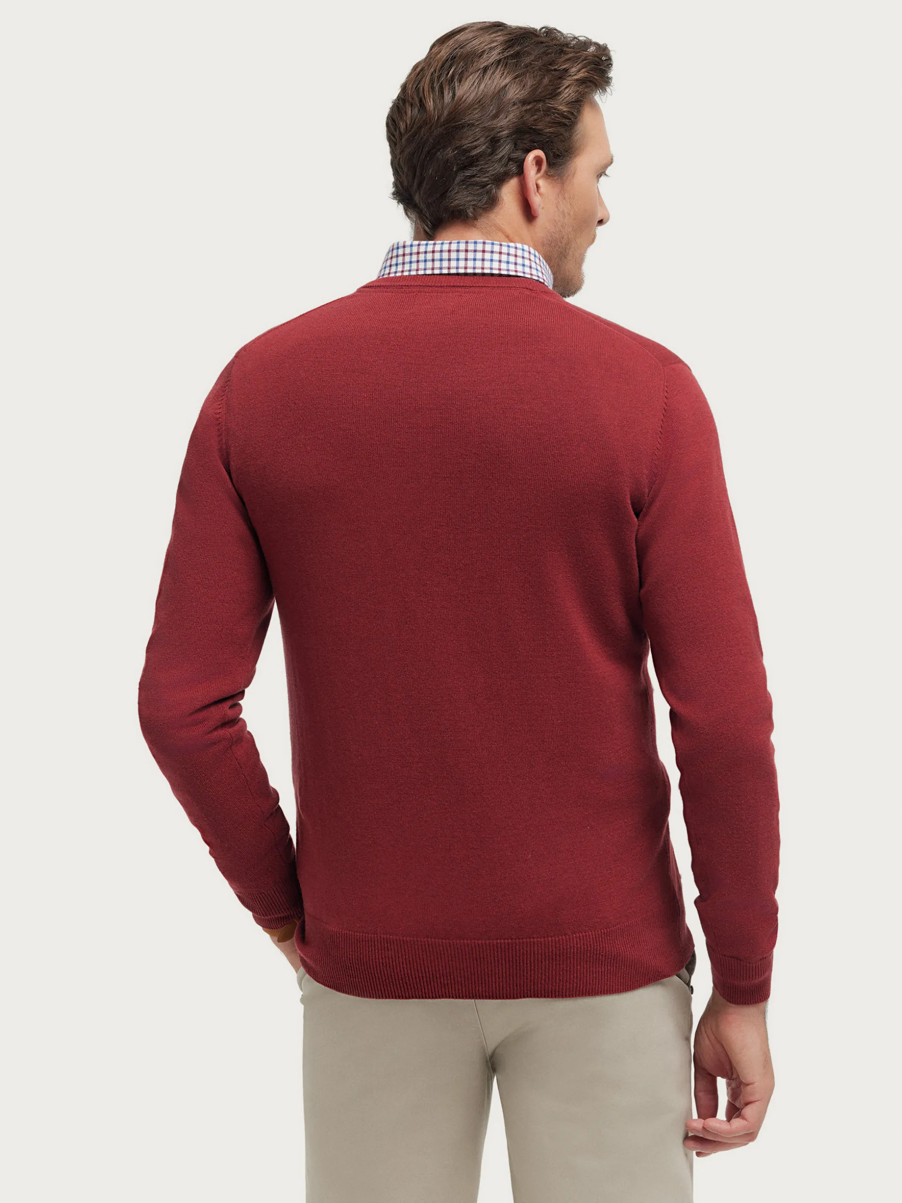 Maglione a V Moderna di Alvaro Moreno - Confortevole & Stile Unico con Sconto Esclusivo