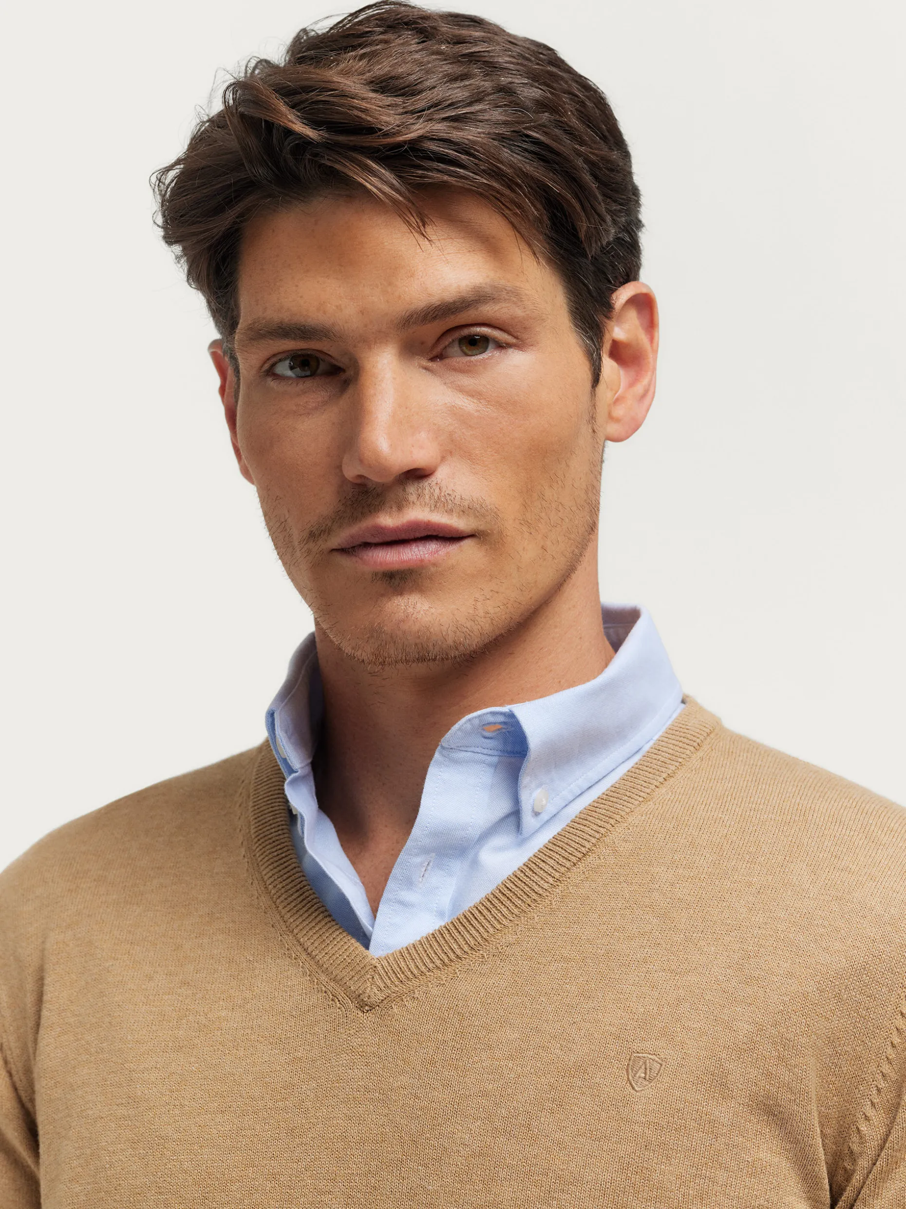 Maglia con Scollatura a V di Tendenze Alvaro Moreno - Conforto Moderno a Prezzo Accessibile