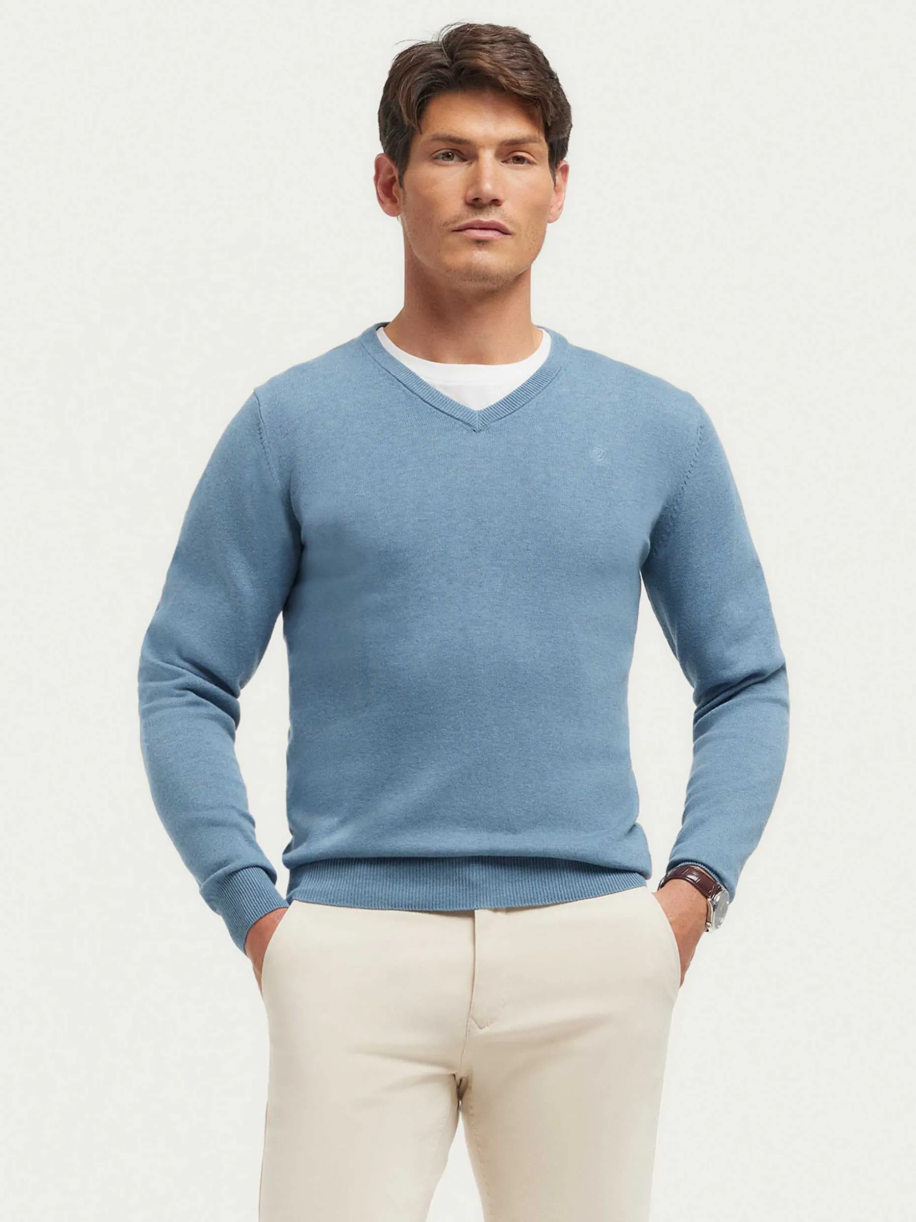 Maglietta a V in Jersey Moderna con Design Elegante - Collezione da Alvaro Moreno